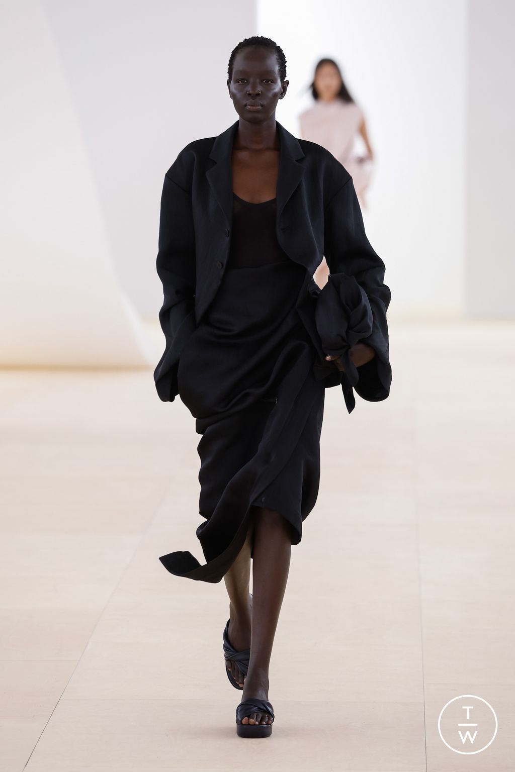 Fashion Week Paris Spring/Summer 2024 look 16 from the Issey Miyake collection womenswear