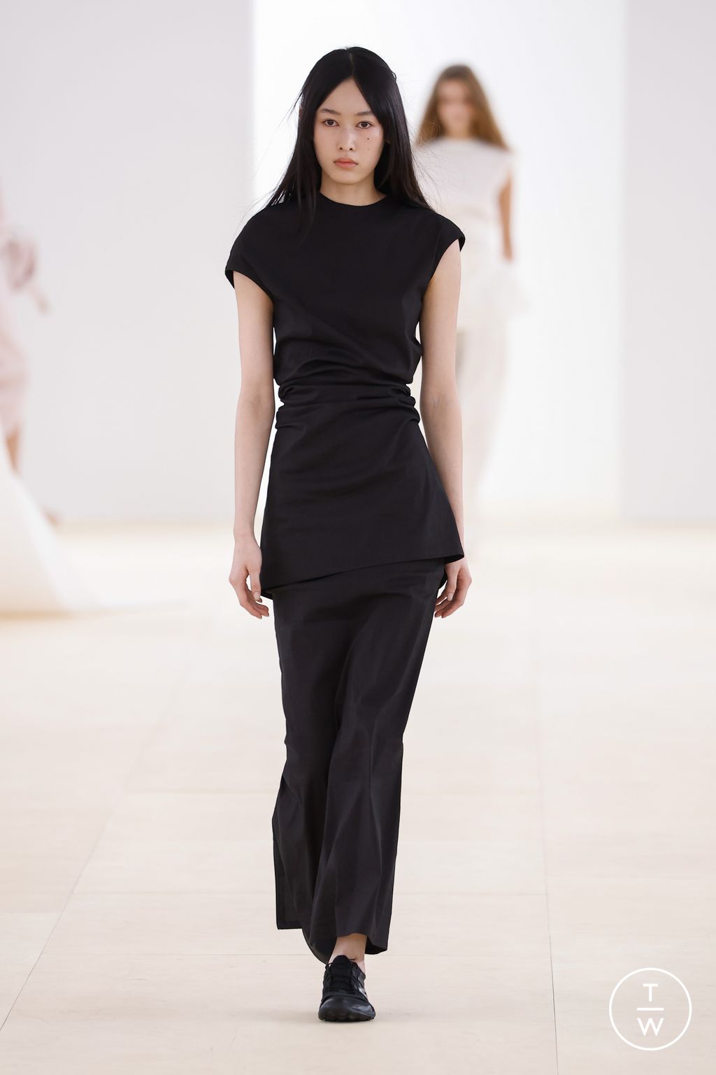 Fashion Week Paris Spring/Summer 2024 look 20 de la collection Issey Miyake womenswear
