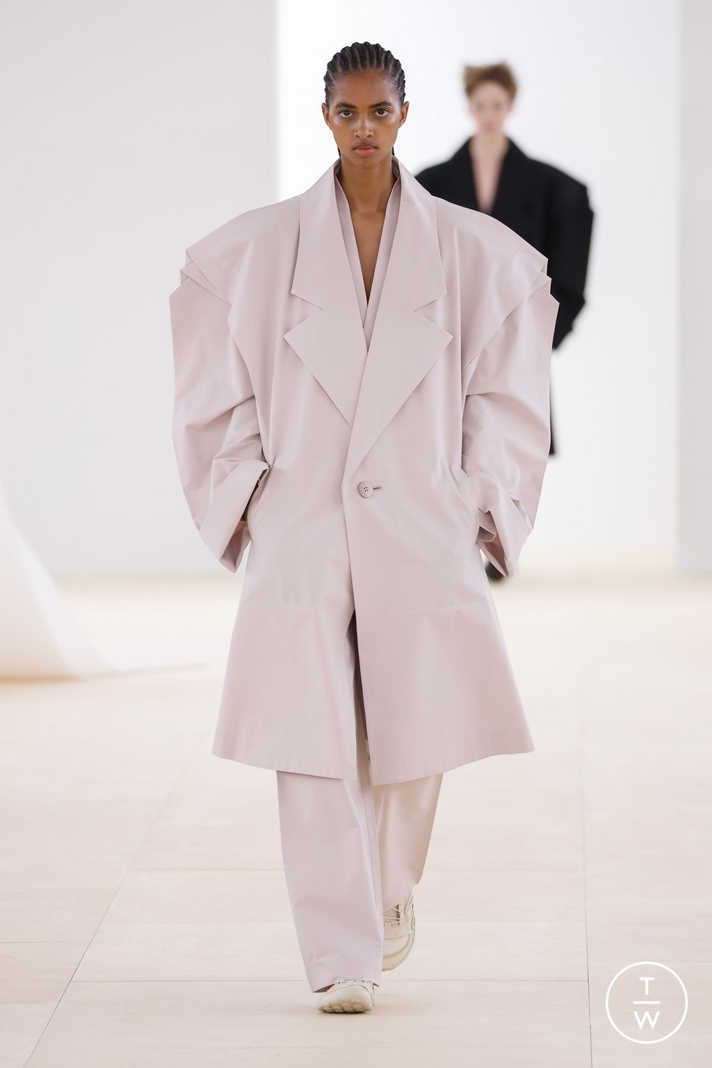 Fashion Week Paris Spring/Summer 2024 look 22 from the Issey Miyake collection womenswear