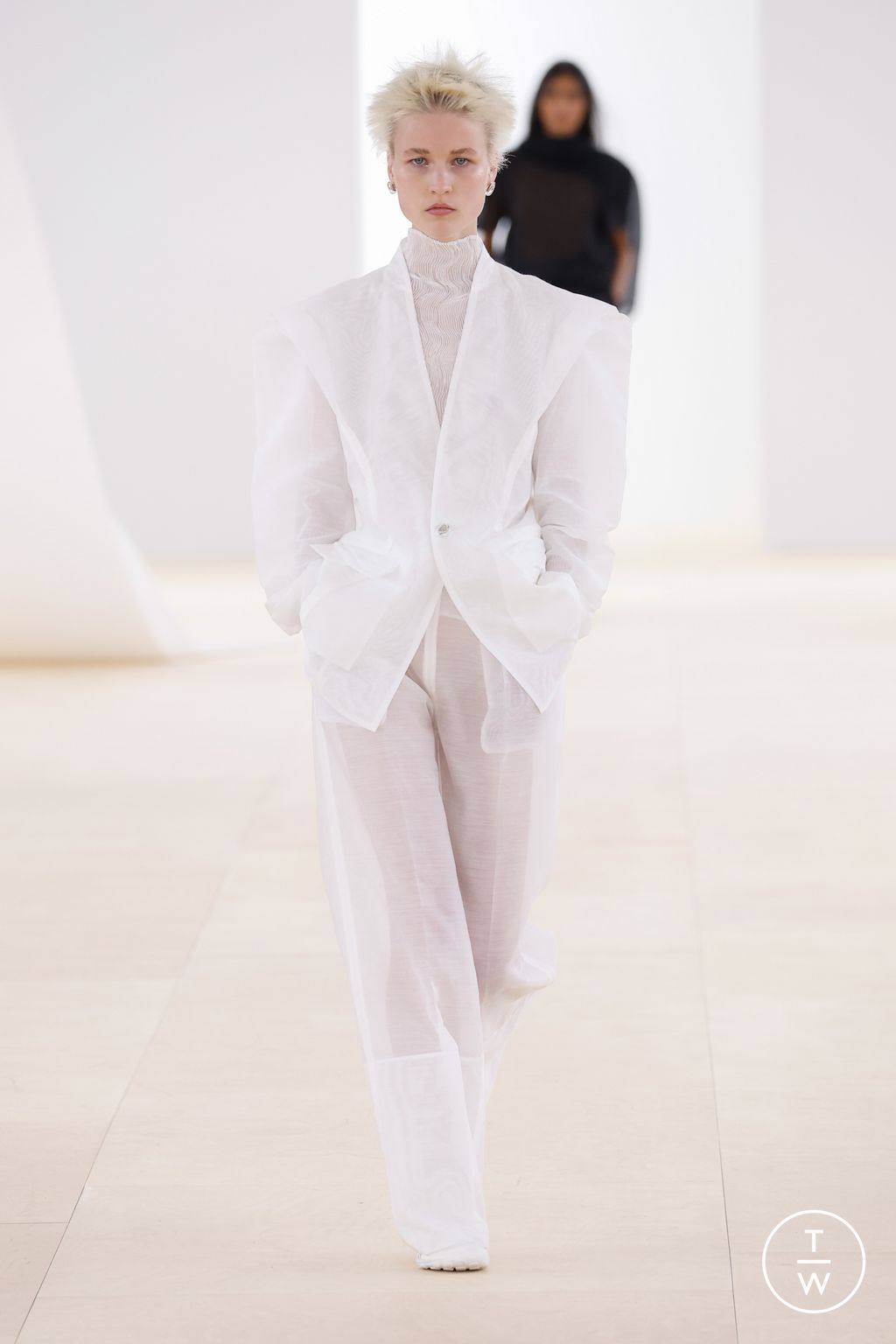 Fashion Week Paris Spring/Summer 2024 look 29 from the Issey Miyake collection 女装