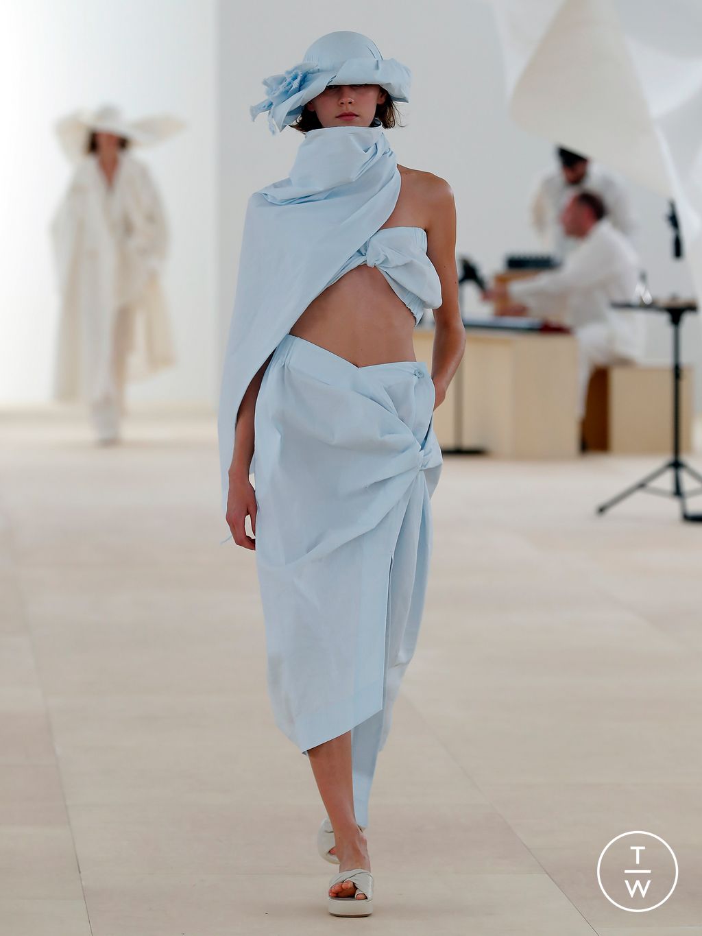 Fashion Week Paris Spring/Summer 2024 look 36 from the Issey Miyake collection womenswear