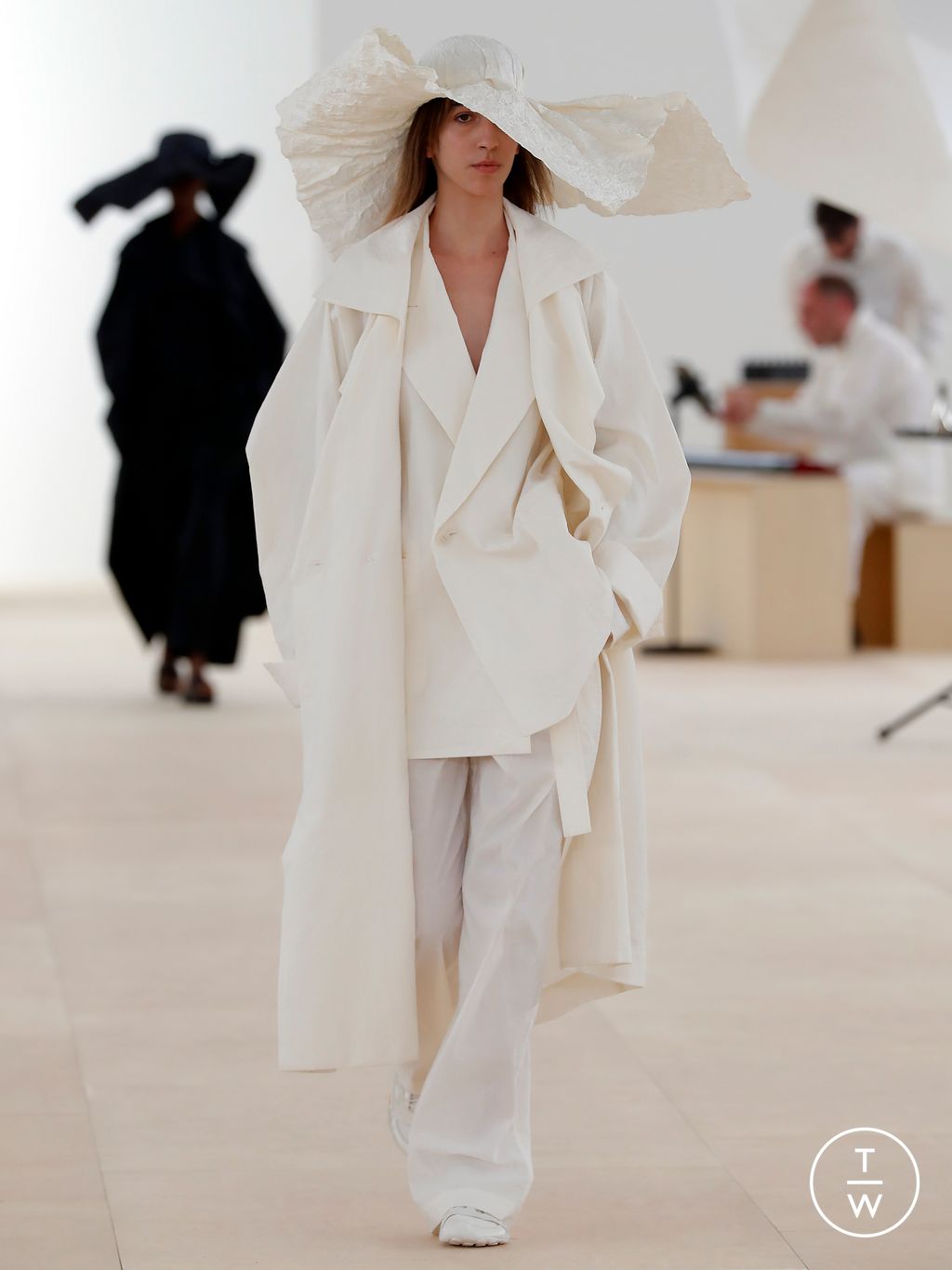 Fashion Week Paris Spring/Summer 2024 look 37 from the Issey Miyake collection 女装