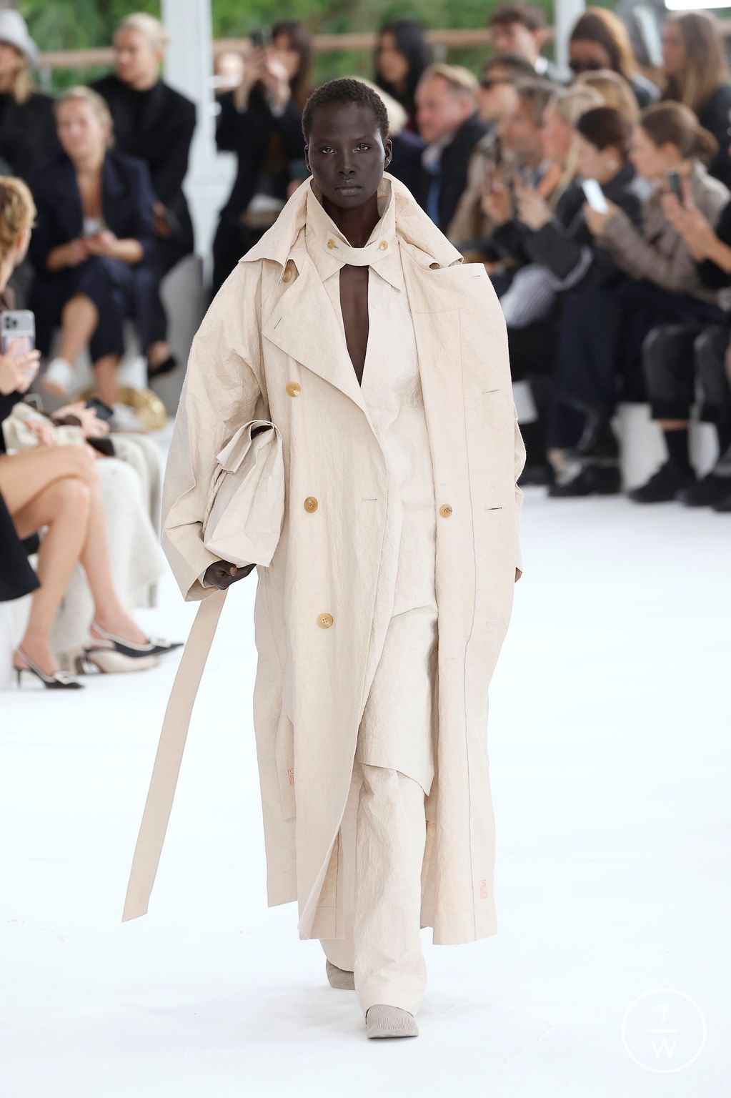 Fashion Week Paris Spring/Summer 2025 look 5 from the Issey Miyake collection womenswear