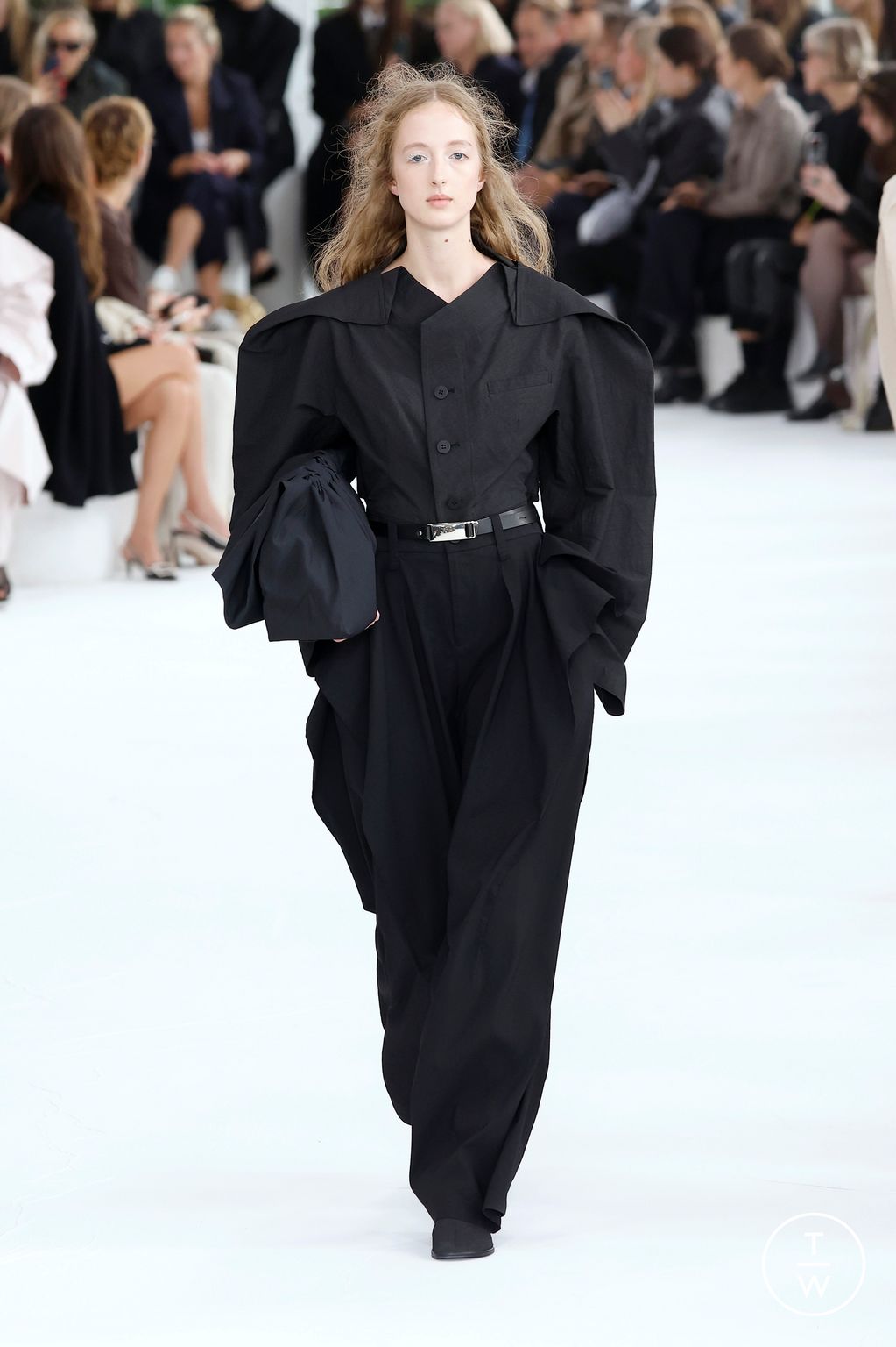 Fashion Week Paris Spring-Summer 2025 look 9 from the Issey Miyake collection womenswear