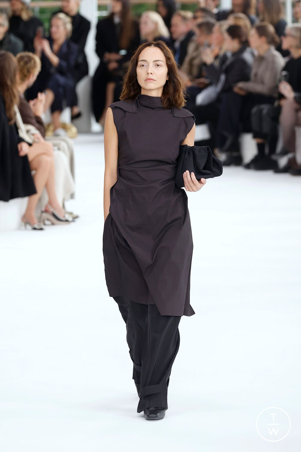 Fashion Week Paris Spring/Summer 2025 look 12 from the Issey Miyake collection womenswear