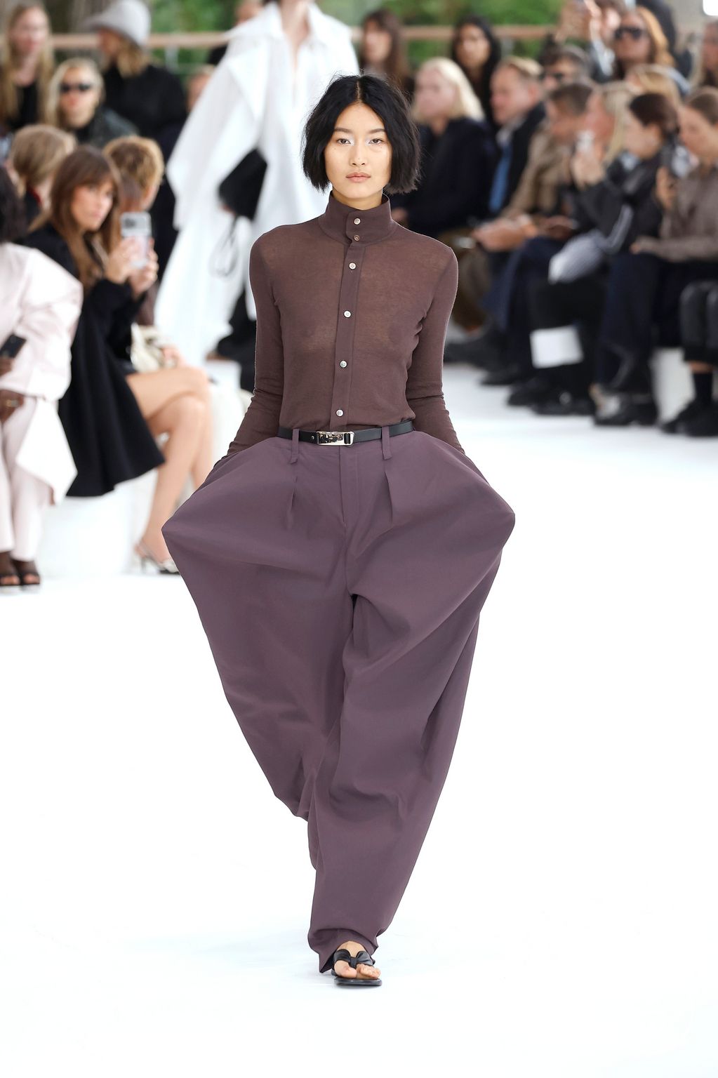 Fashion Week Paris Spring/Summer 2025 look 14 from the Issey Miyake collection womenswear