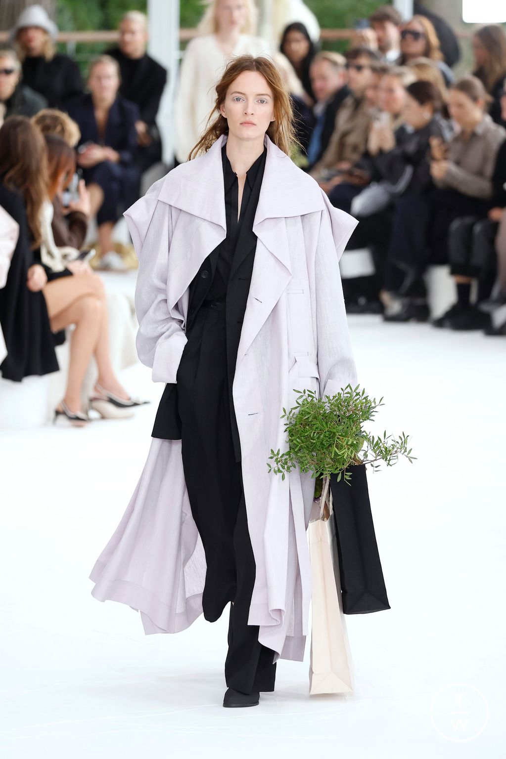 Fashion Week Paris Spring/Summer 2025 look 17 from the Issey Miyake collection womenswear