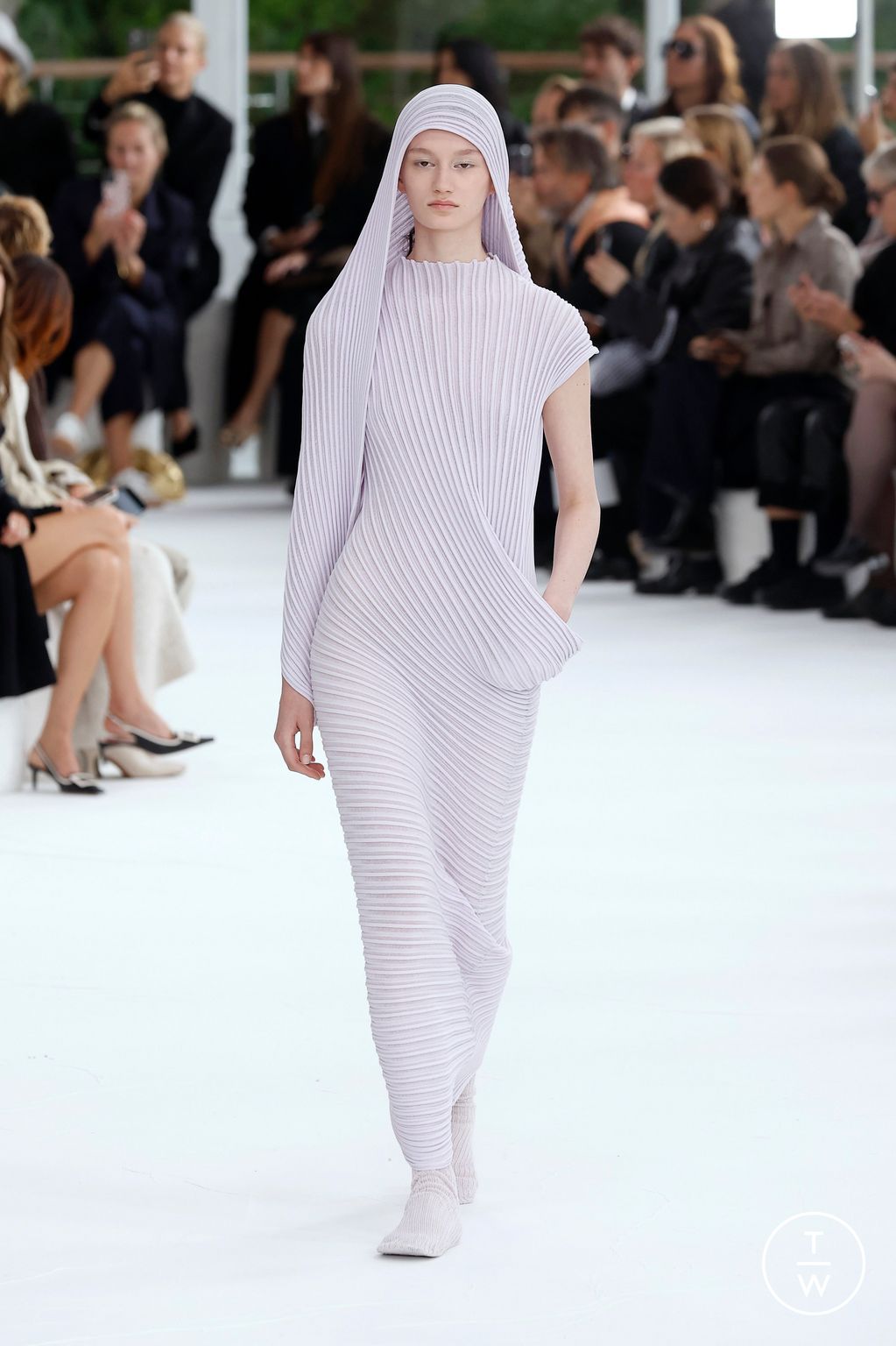 Fashion Week Paris Spring/Summer 2025 look 23 from the Issey Miyake collection womenswear