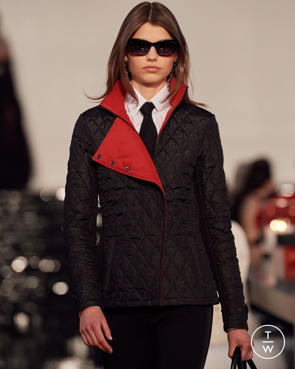 Fashion Week New York Fall/Winter 2022 look 36 from the Ralph Lauren collection 女装配饰