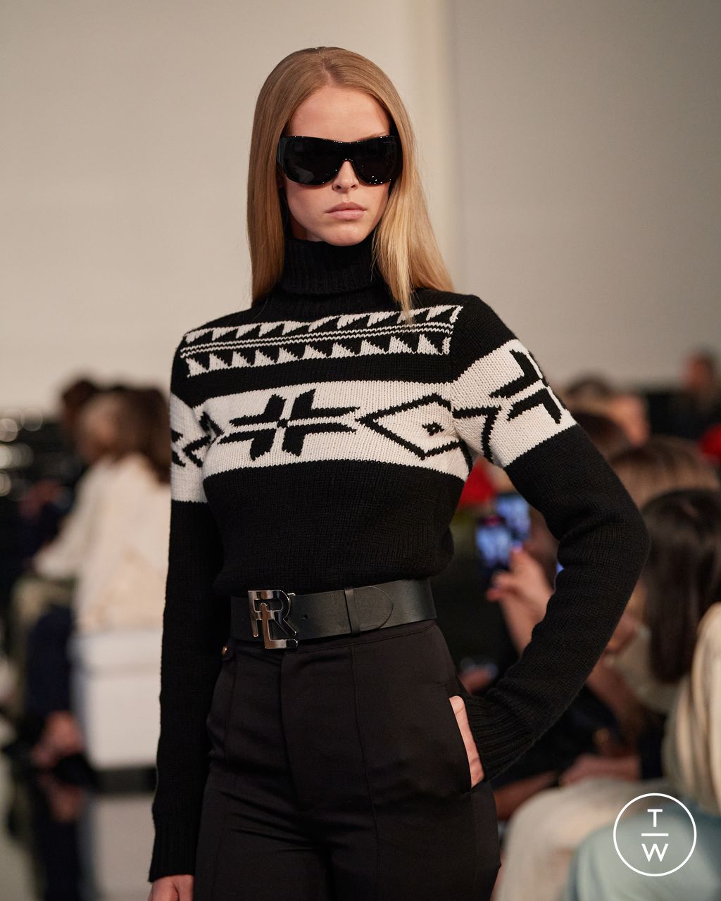 Fashion Week New York Fall/Winter 2022 look 38 from the Ralph Lauren collection 女装配饰