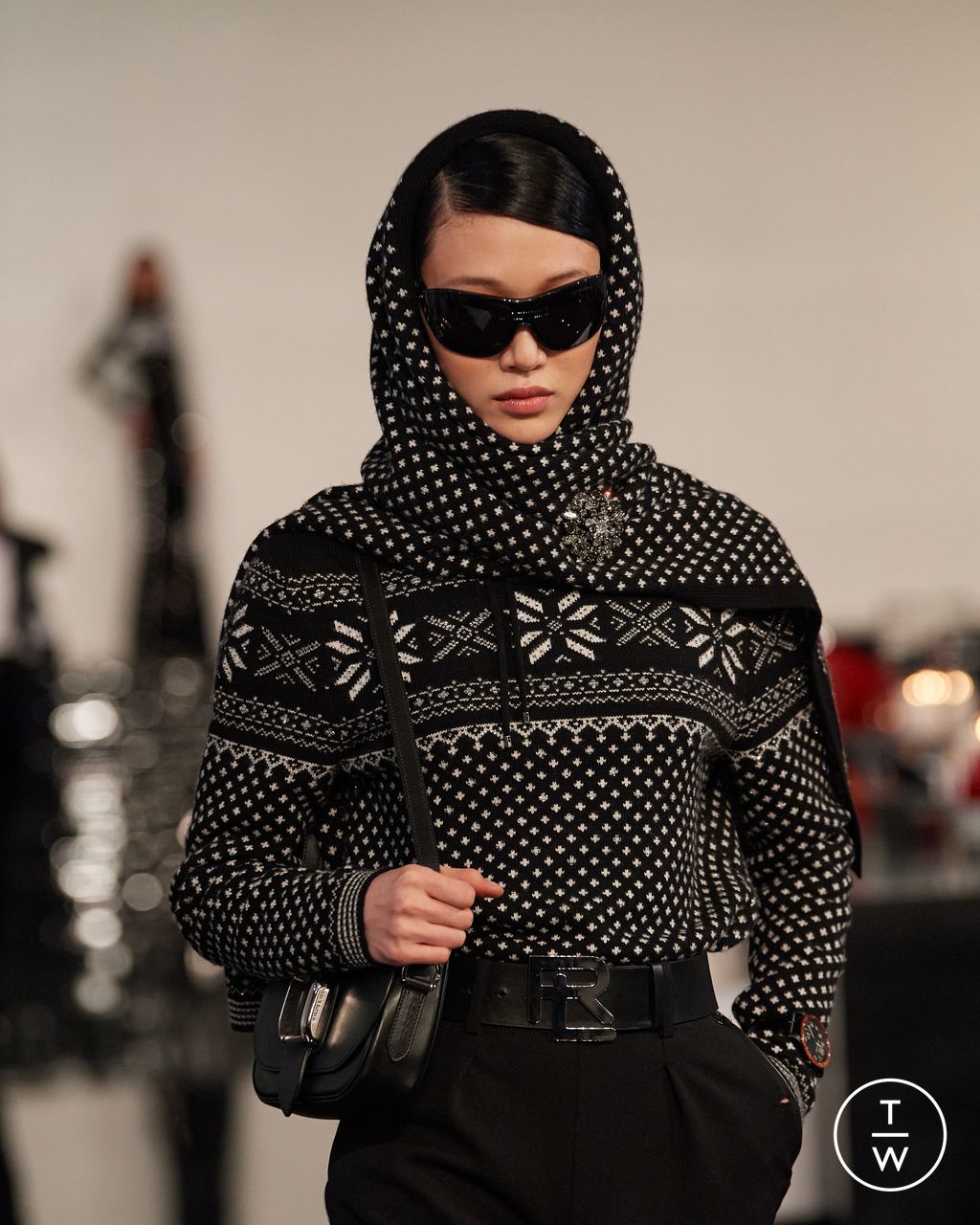 Fashion Week New York Fall/Winter 2022 look 37 from the Ralph Lauren collection 女装配饰