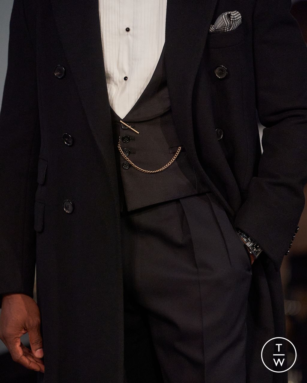 Fashion Week New York Fall/Winter 2022 look 16 from the Ralph Lauren collection menswear accessories
