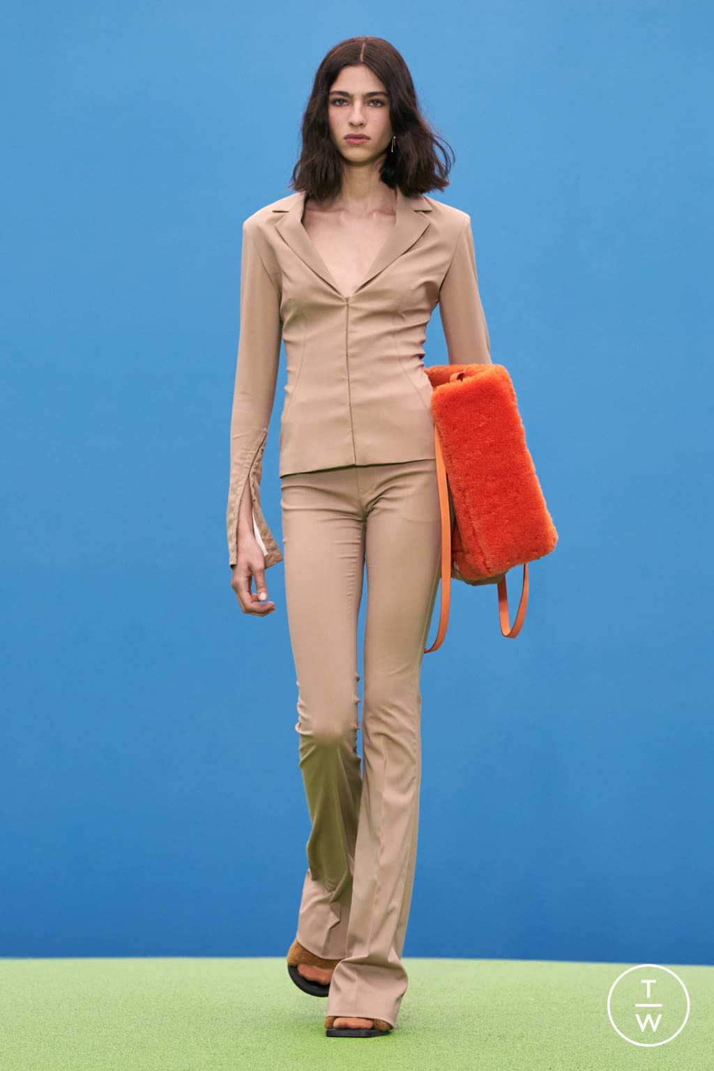Fashion Week Paris Fall/Winter 2021 look 1 from the Jacquemus collection womenswear