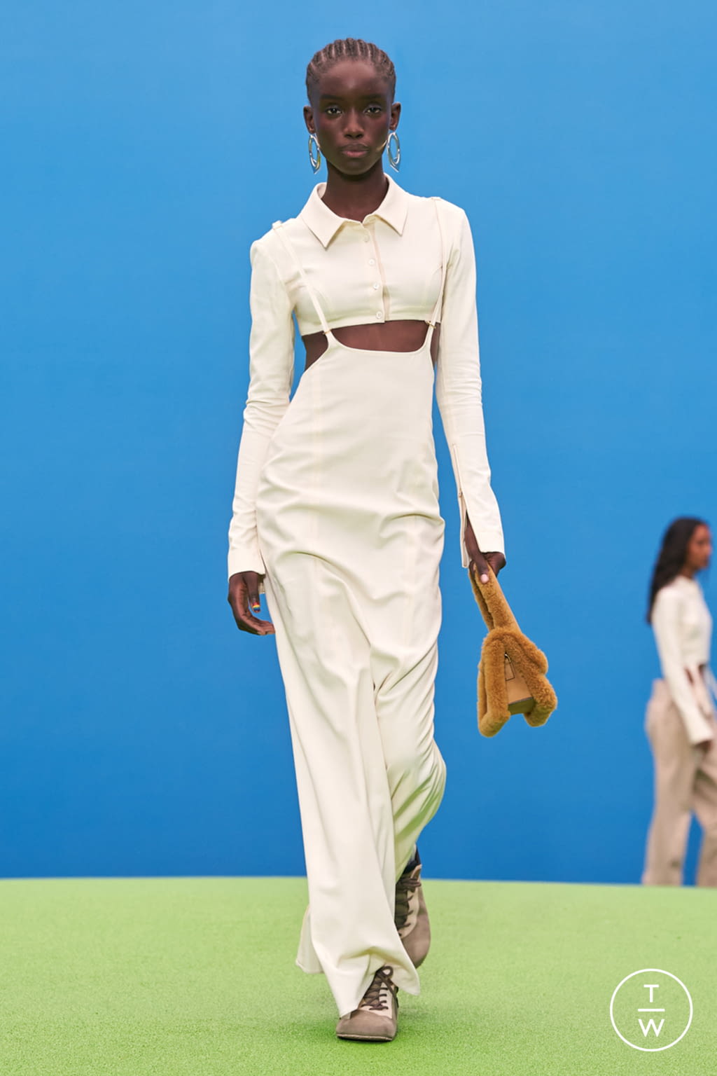 Fashion Week Paris Fall/Winter 2021 look 4 from the Jacquemus collection womenswear