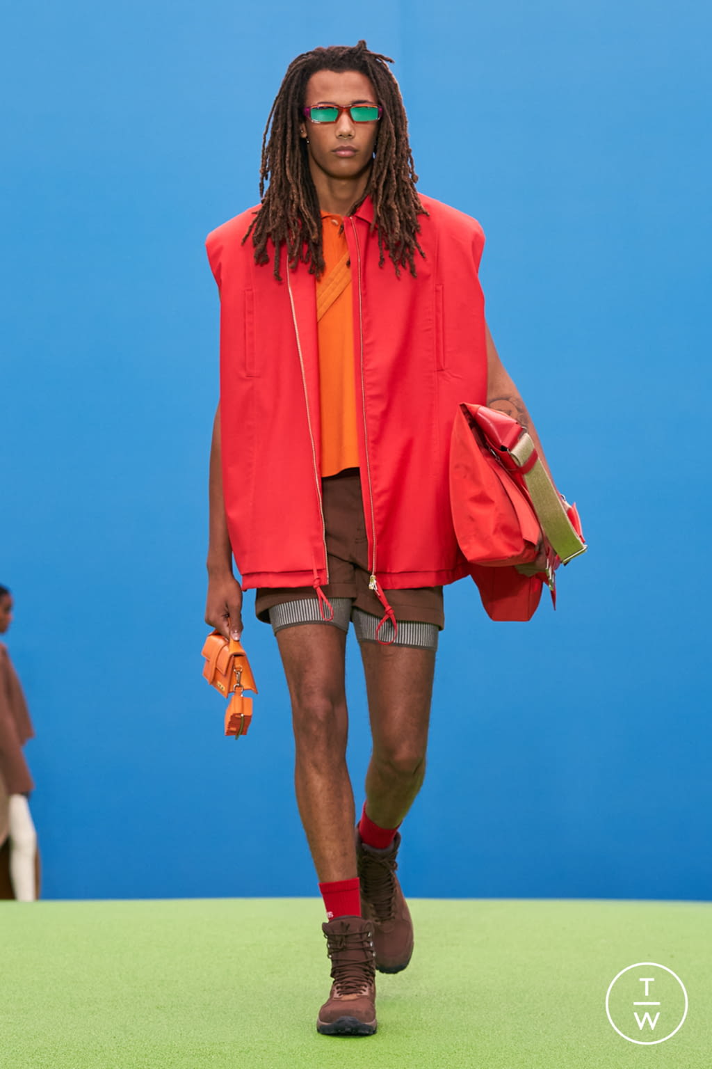 Fashion Week Paris Fall/Winter 2021 look 3 from the Jacquemus collection 男装