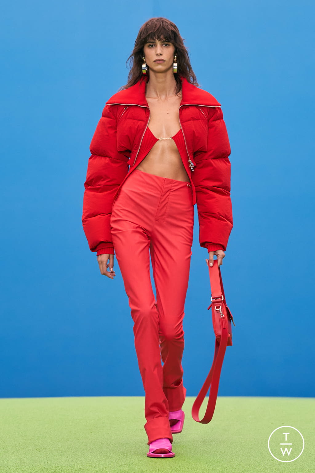 Fashion Week Paris Fall/Winter 2021 look 10 from the Jacquemus collection 女装