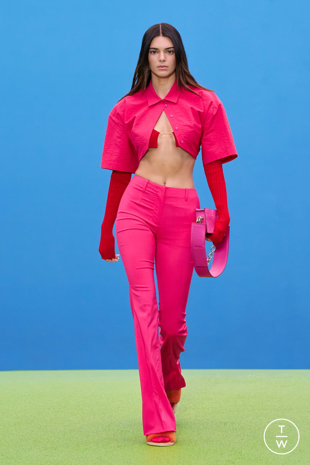 Fashion Week Paris Fall/Winter 2021 look 15 from the Jacquemus collection 女装