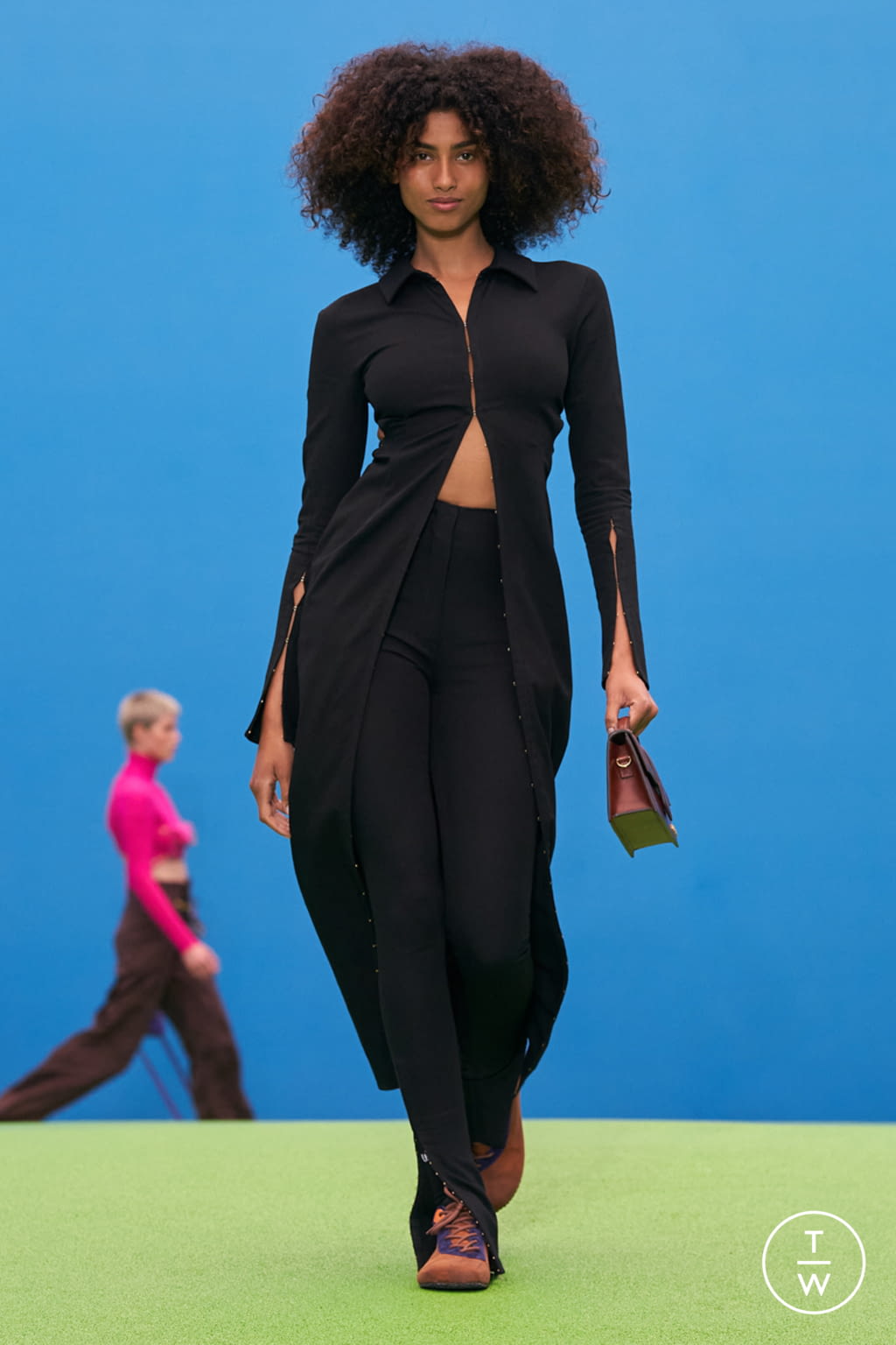 Fashion Week Paris Fall/Winter 2021 look 23 de la collection Jacquemus womenswear