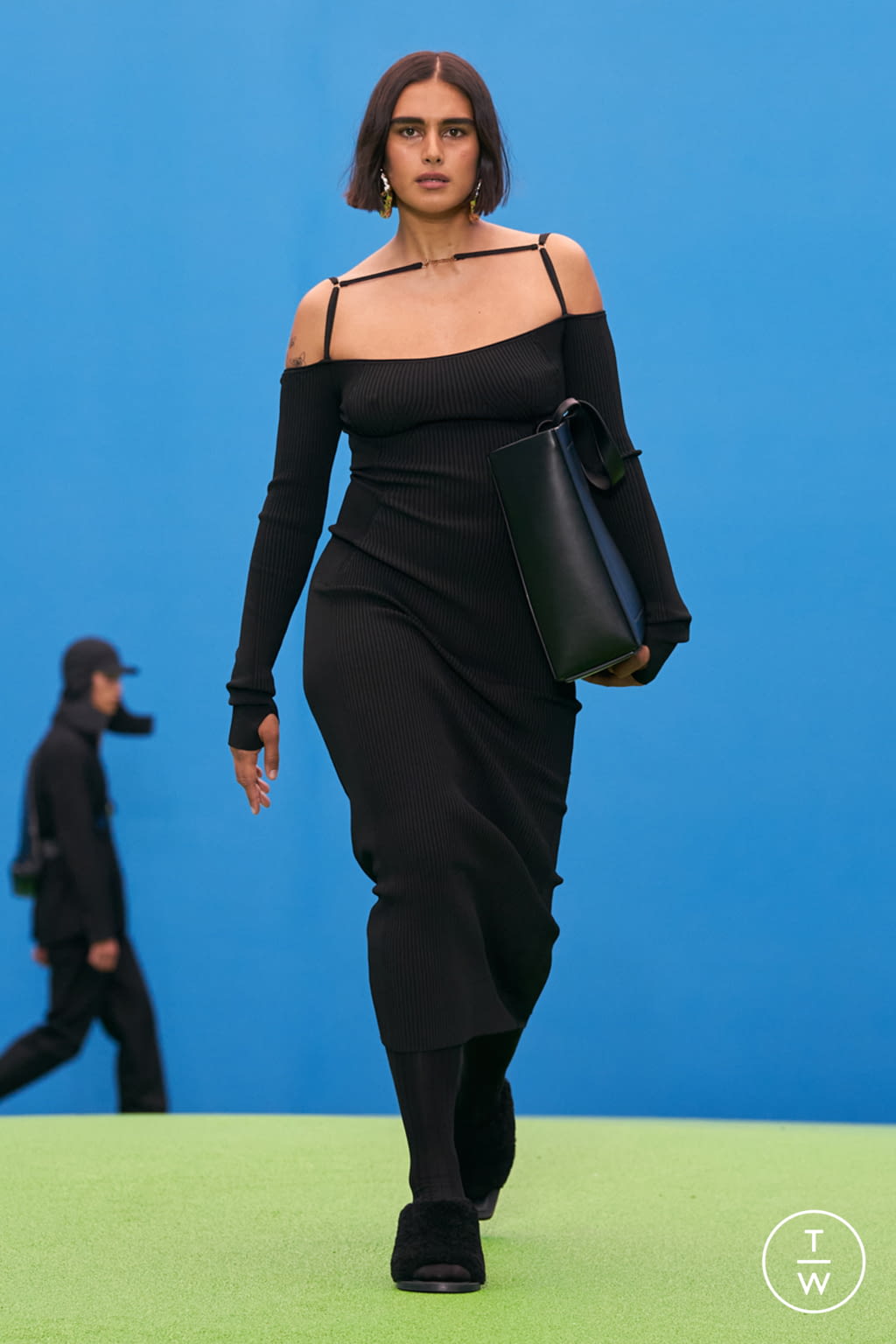 Fashion Week Paris Fall/Winter 2021 look 24 de la collection Jacquemus womenswear
