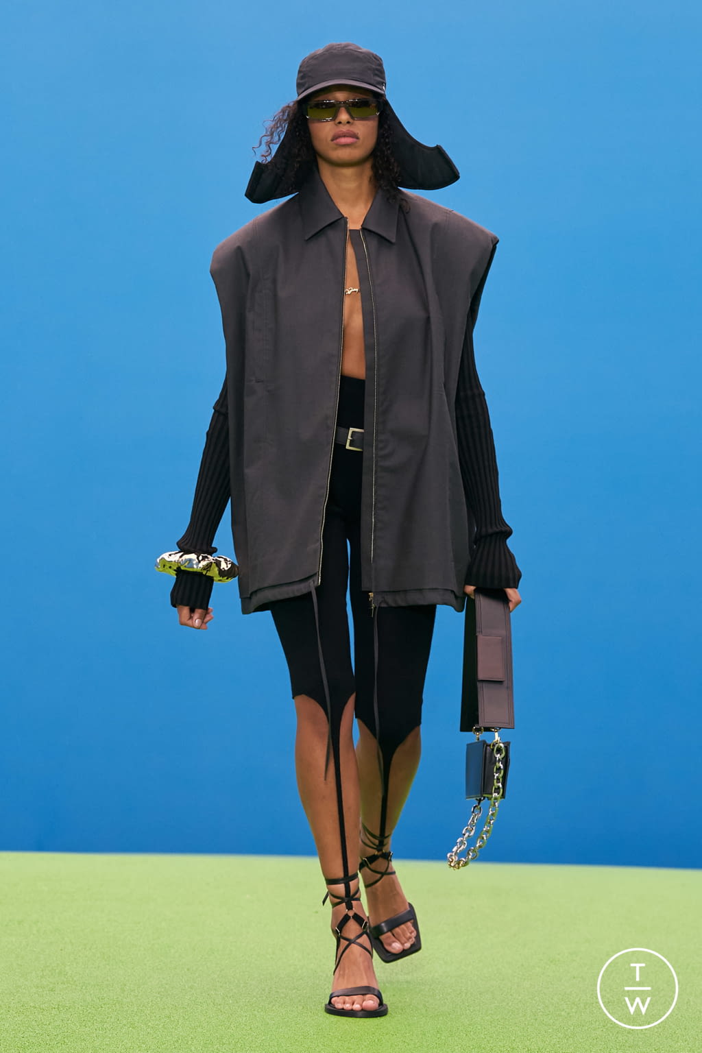 Fashion Week Paris Fall/Winter 2021 look 27 from the Jacquemus collection womenswear