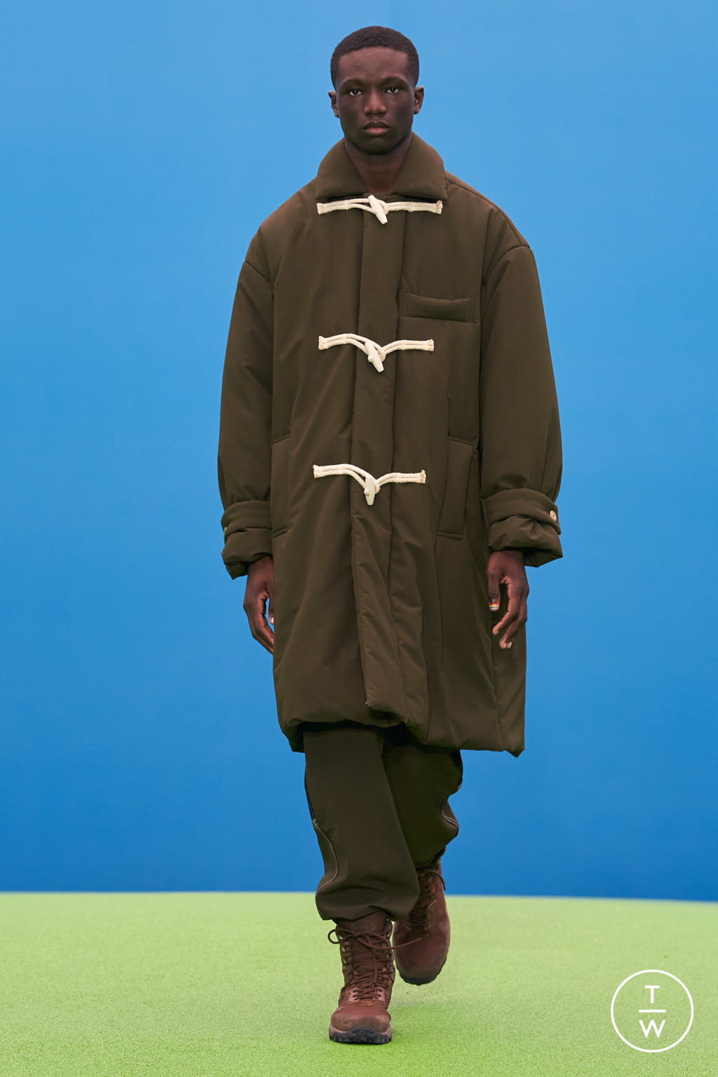 Fashion Week Paris Fall/Winter 2021 look 30 from the Jacquemus collection womenswear