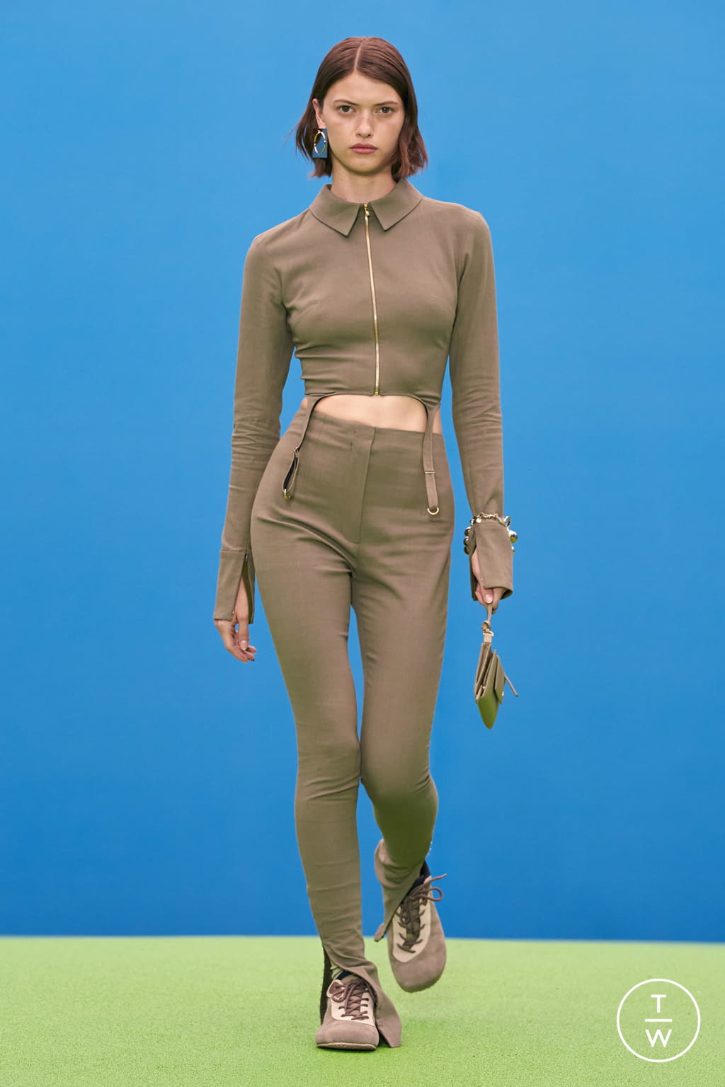 Fashion Week Paris Fall/Winter 2021 look 31 from the Jacquemus collection 女装