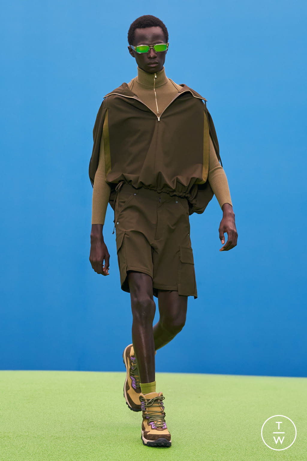 Fashion Week Paris Fall/Winter 2021 look 32 from the Jacquemus collection womenswear
