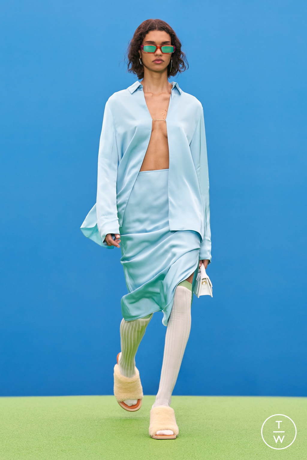 Fashion Week Paris Fall/Winter 2021 look 39 from the Jacquemus collection womenswear