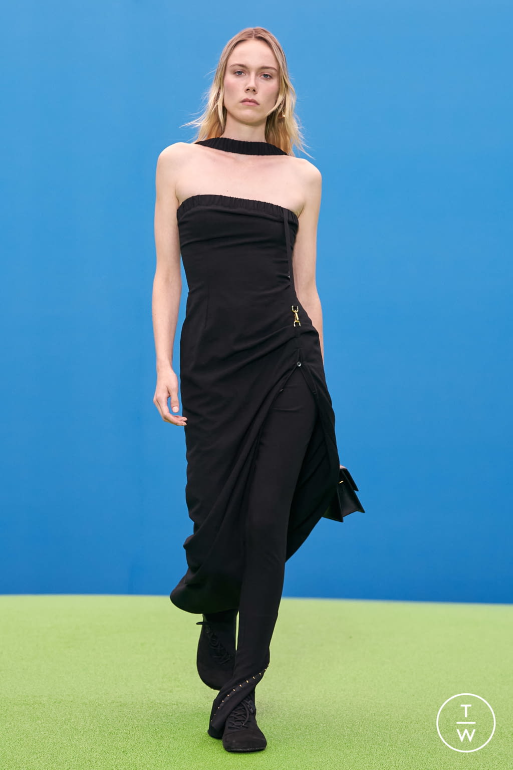 Fashion Week Paris Fall/Winter 2021 look 56 de la collection Jacquemus womenswear