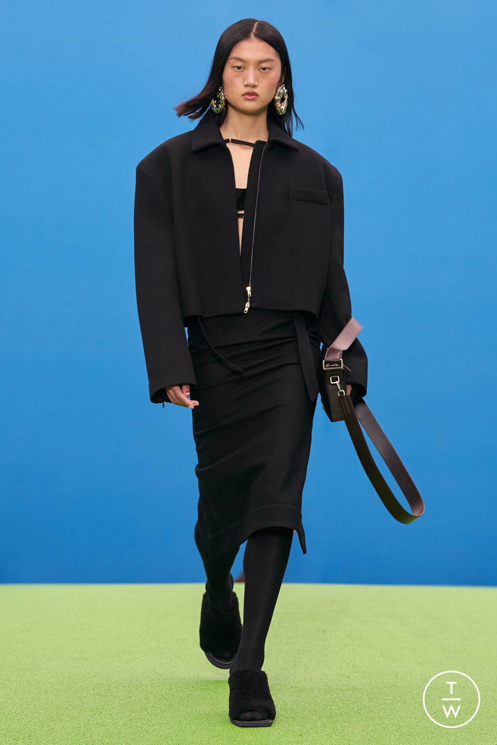 Fashion Week Paris Fall/Winter 2021 look 57 from the Jacquemus collection 女装