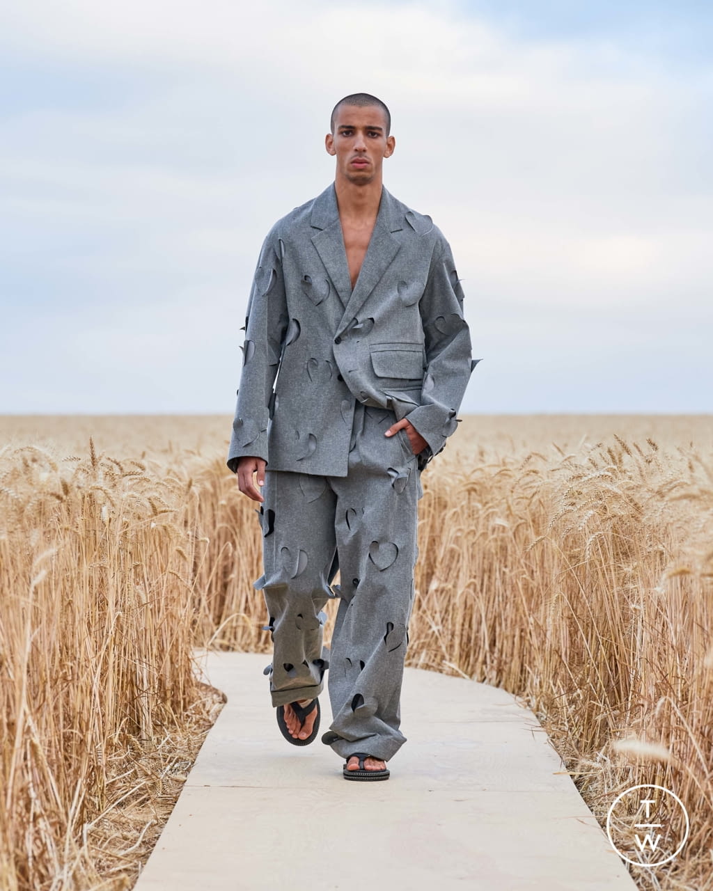 Fashion Week Paris Spring/Summer 2021 look 17 from the Jacquemus collection menswear