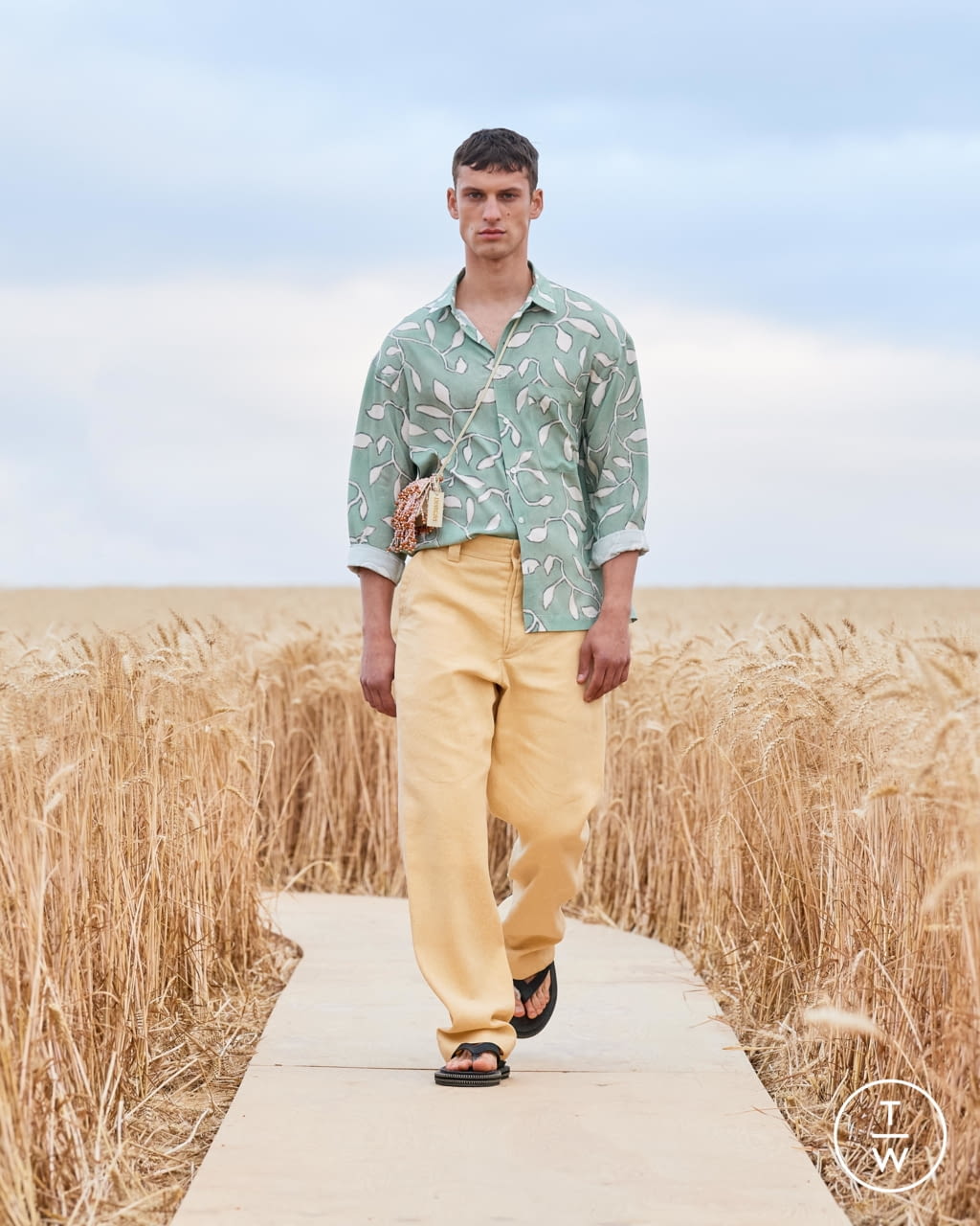 Fashion Week Paris Spring/Summer 2021 look 25 from the Jacquemus collection menswear