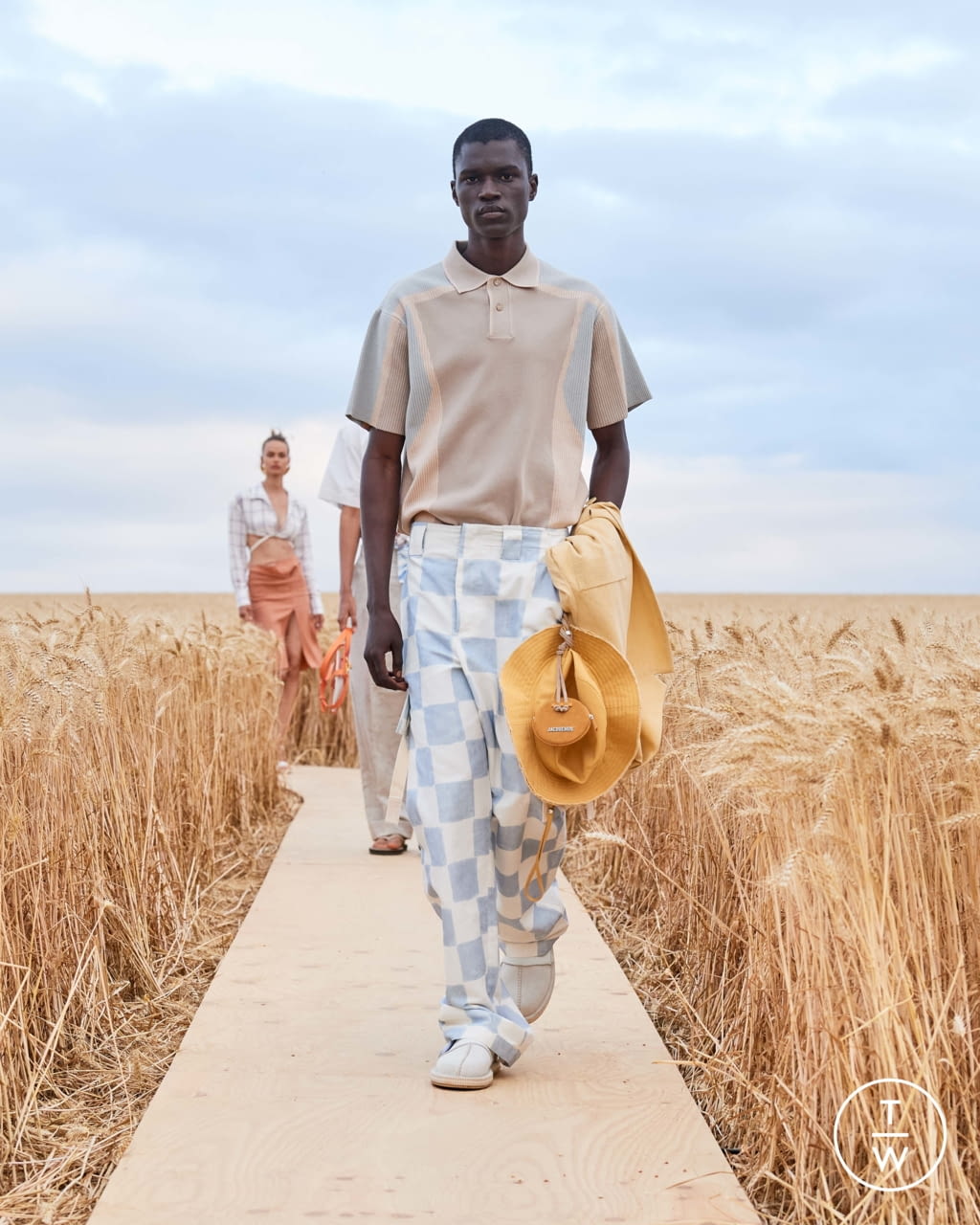 Fashion Week Paris Spring/Summer 2021 look 28 from the Jacquemus collection menswear