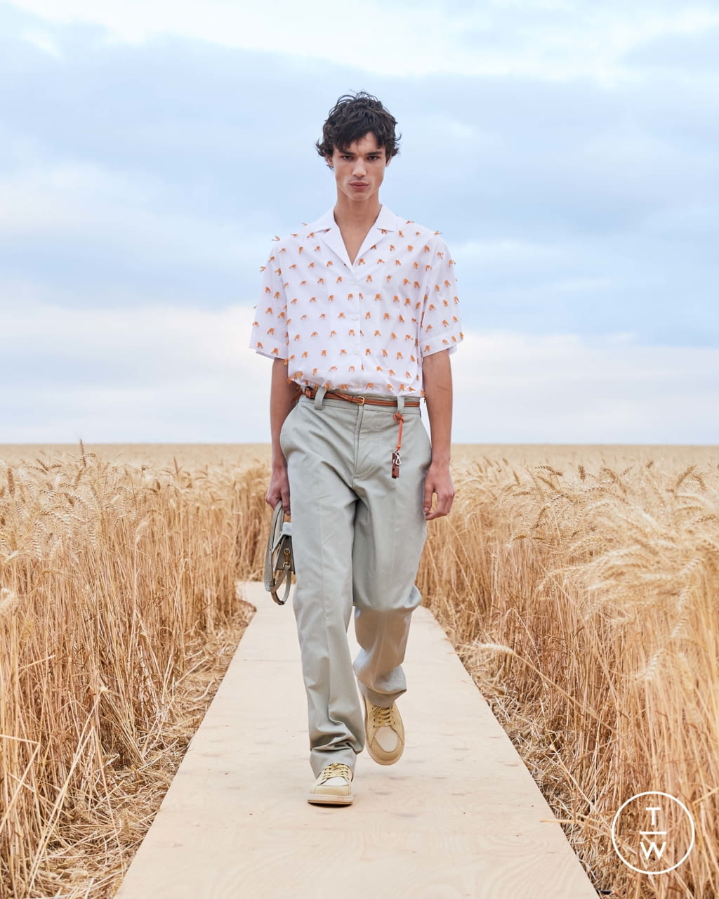 Fashion Week Paris Spring/Summer 2021 look 31 from the Jacquemus collection menswear