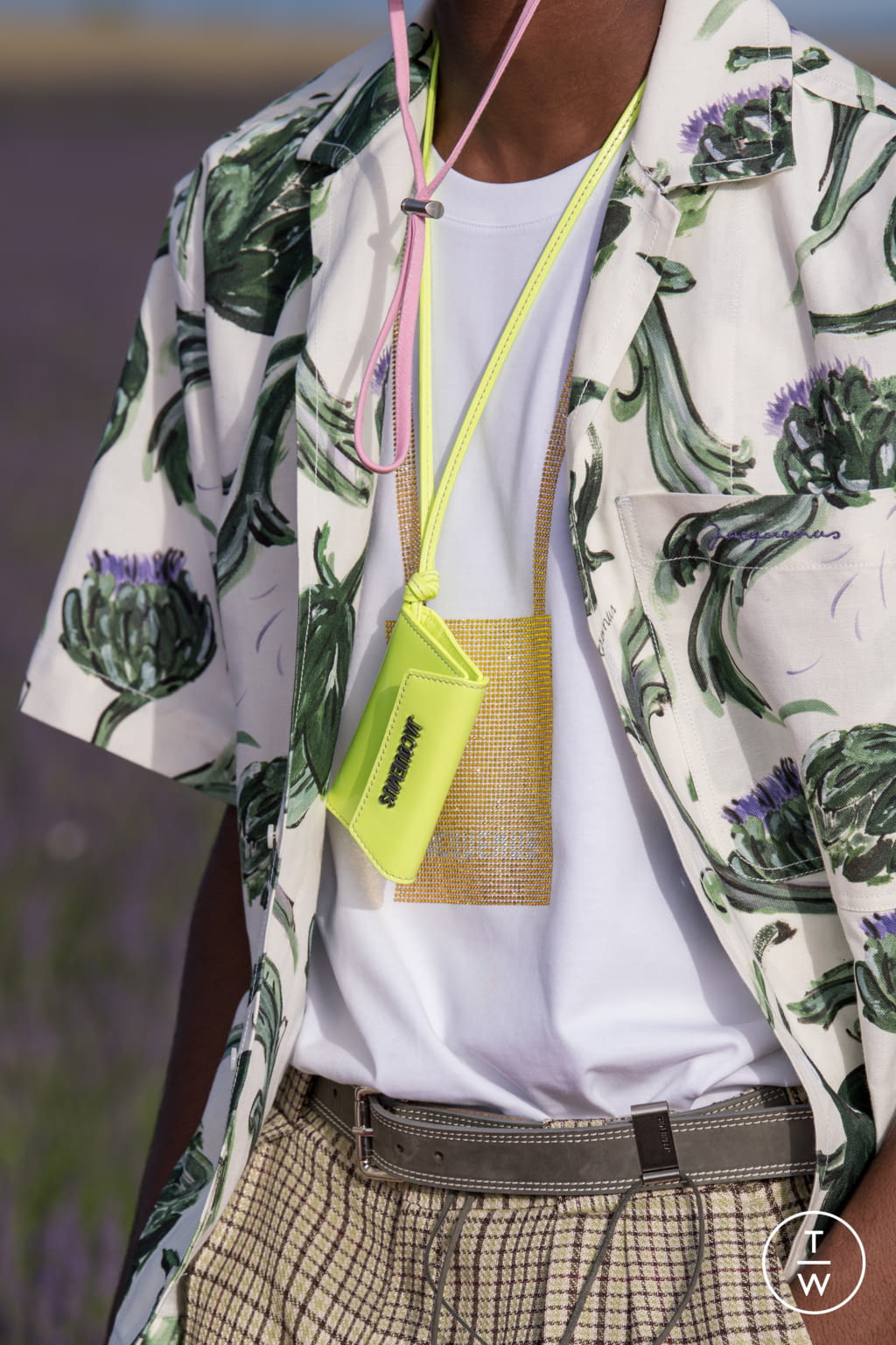 Fashion Week Paris Spring/Summer 2020 look 19 from the Jacquemus collection 男装配饰