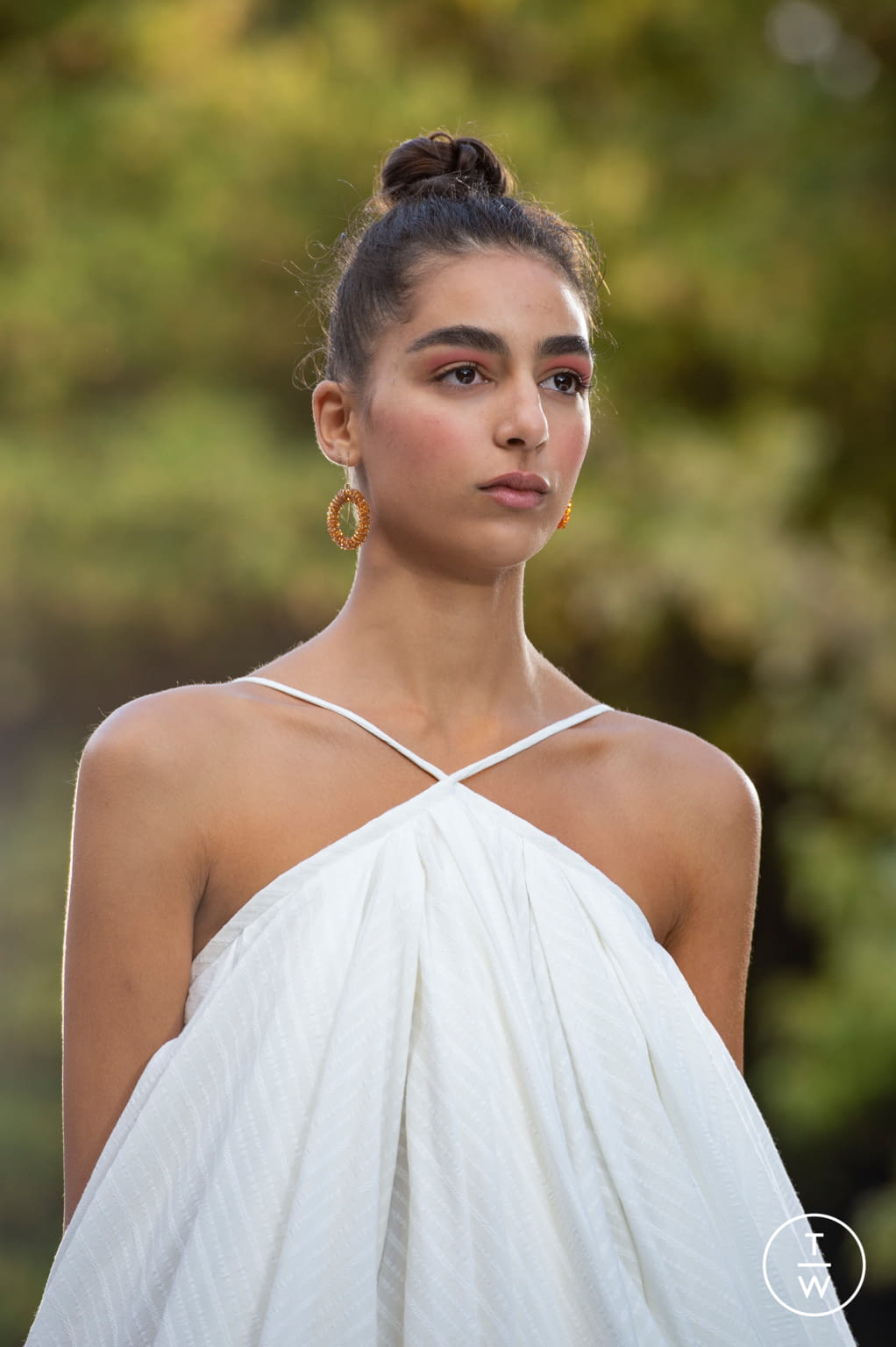 Fashion Week Paris Spring/Summer 2019 look 8 from the Jacquemus collection womenswear accessories