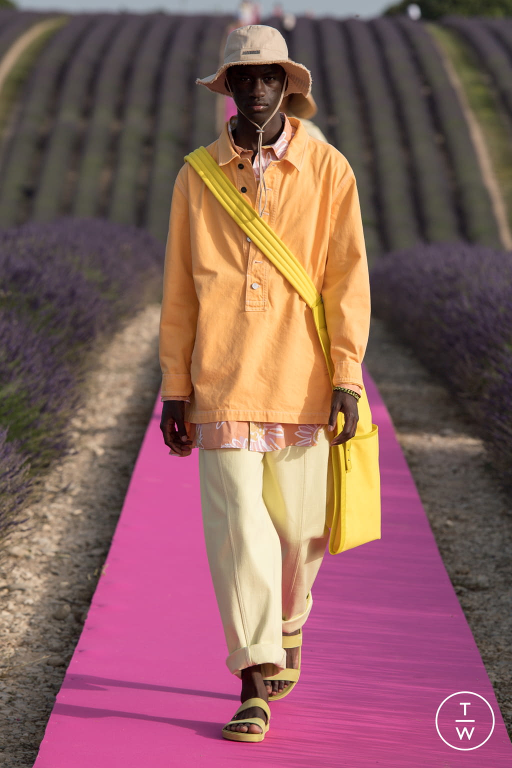 Fashion Week Paris Spring/Summer 2020 look 11 de la collection Jacquemus menswear