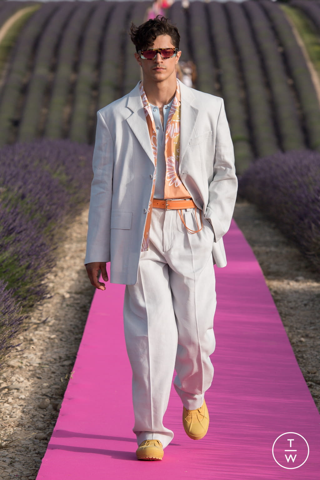 Fashion Week Paris Spring/Summer 2020 look 17 from the Jacquemus collection menswear