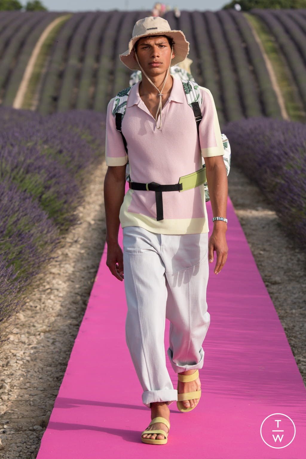 Fashion Week Paris Spring/Summer 2020 look 21 from the Jacquemus collection menswear