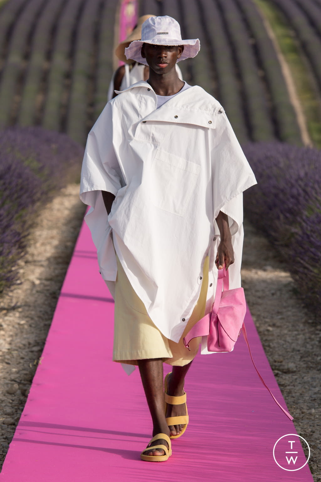 Fashion Week Paris Spring/Summer 2020 look 25 de la collection Jacquemus menswear