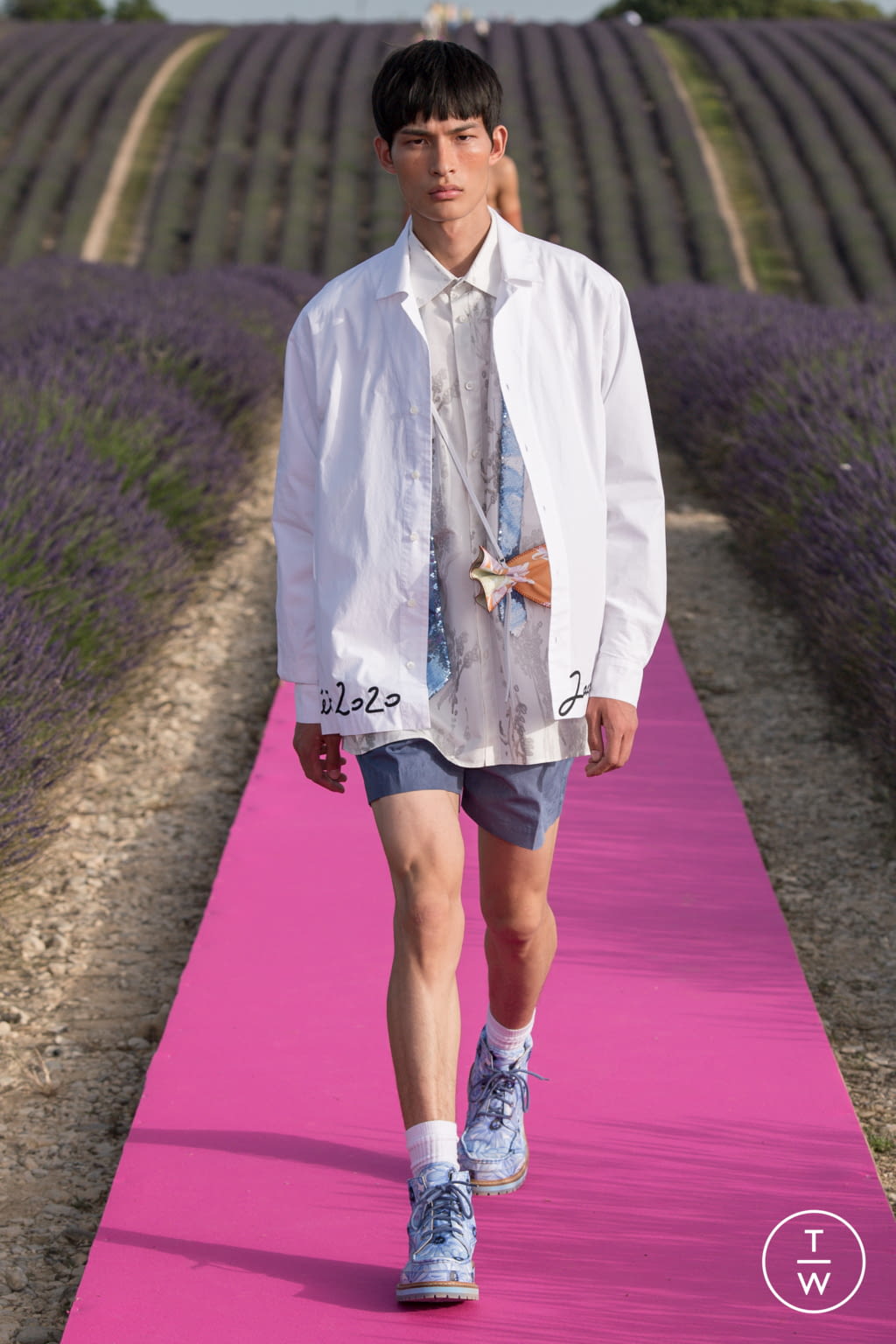 Fashion Week Paris Spring/Summer 2020 look 31 de la collection Jacquemus menswear