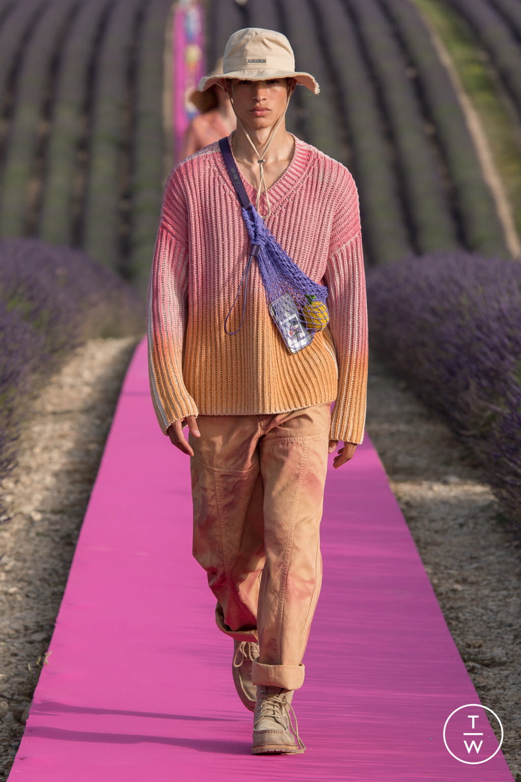 Fashion Week Paris Spring/Summer 2020 look 38 from the Jacquemus collection menswear