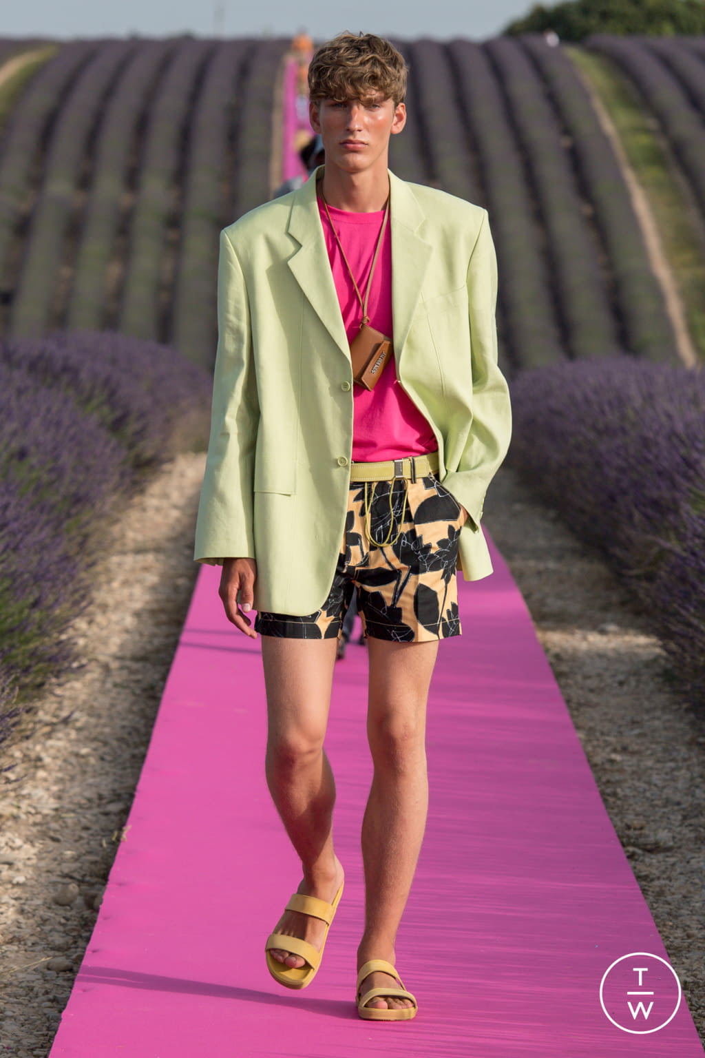 Fashion Week Paris Spring/Summer 2020 look 48 de la collection Jacquemus menswear