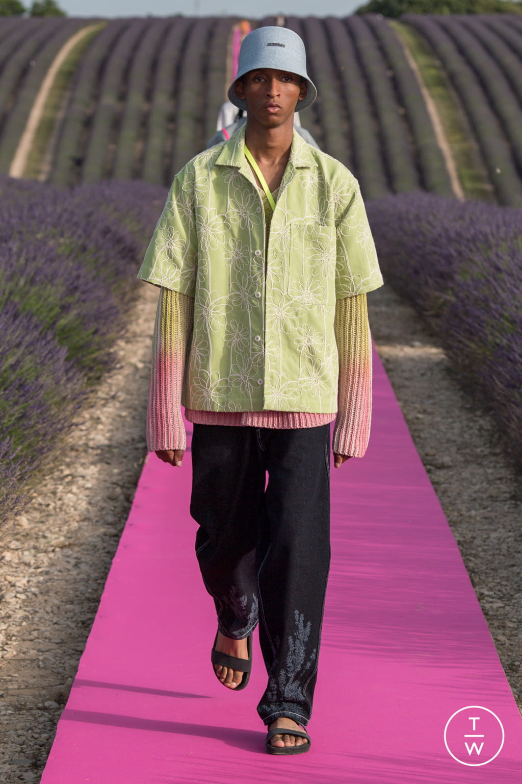 Fashion Week Paris Spring/Summer 2020 look 49 from the Jacquemus collection menswear