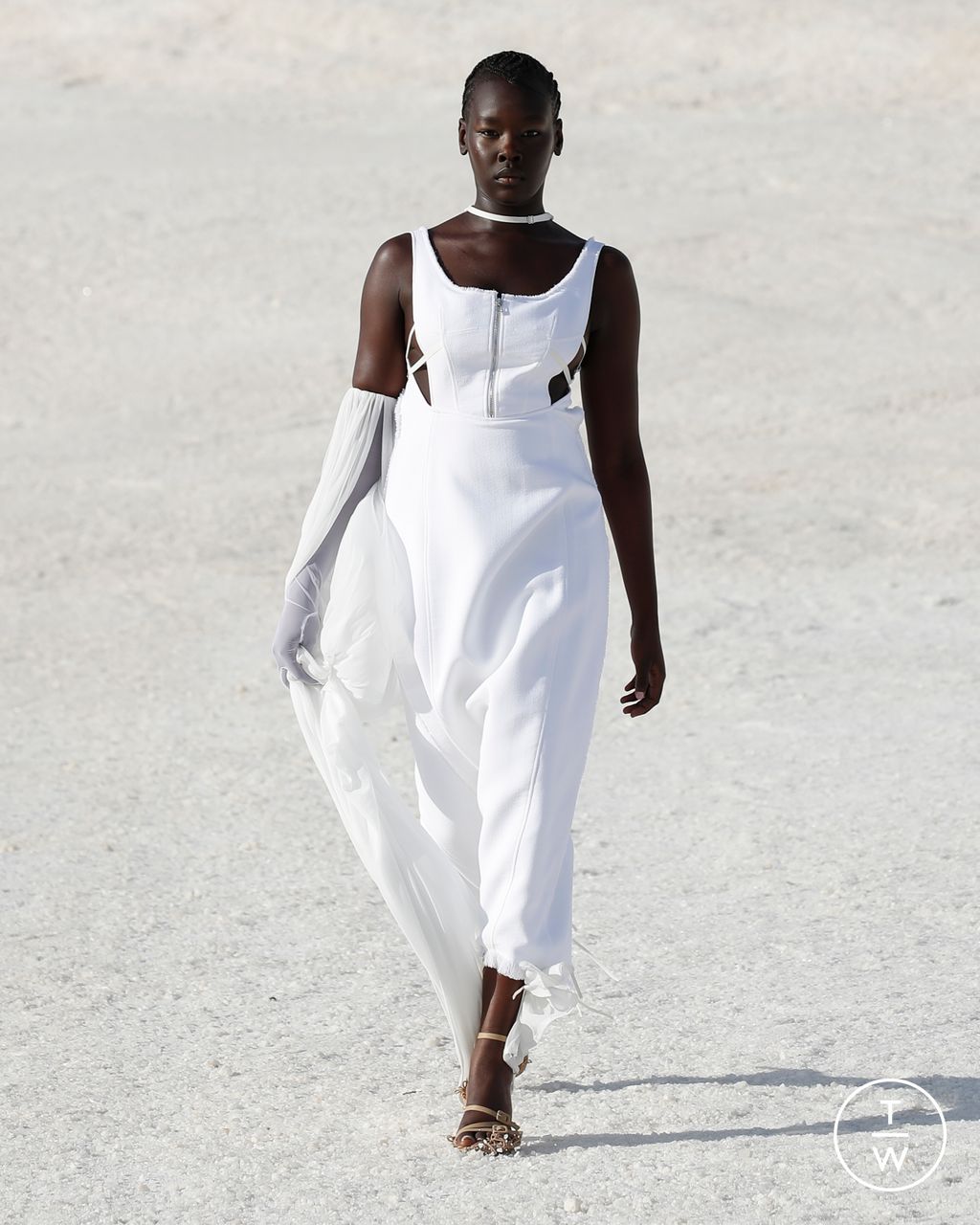Fashion Week Paris Fall/Winter 2022 look 8 from the Jacquemus collection womenswear