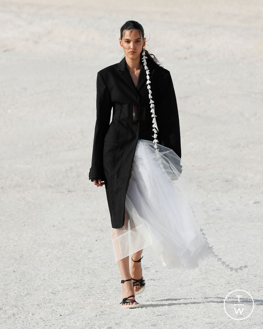 Fashion Week Paris Fall/Winter 2022 look 9 from the Jacquemus collection 女装