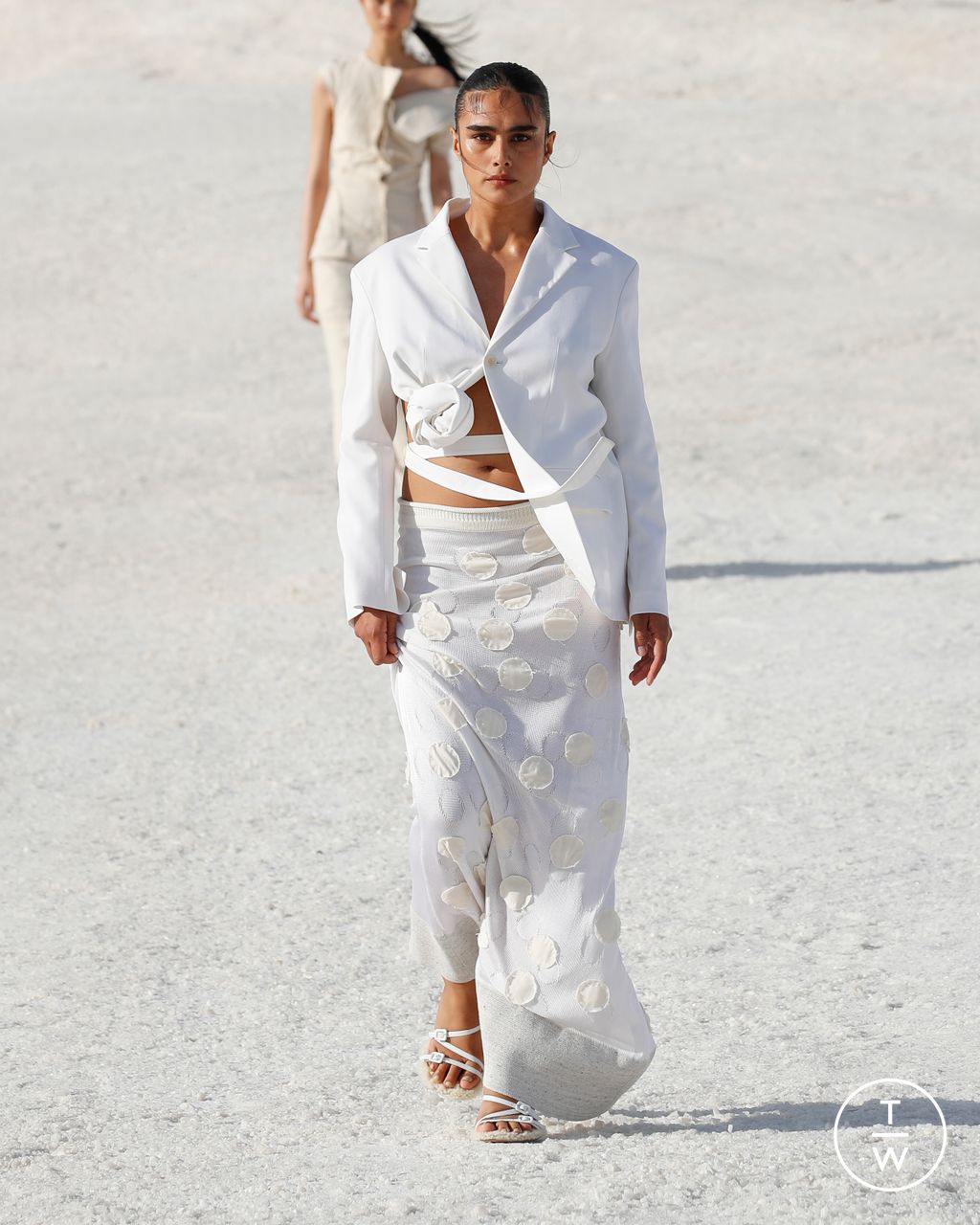 Fashion Week Paris Fall/Winter 2022 look 19 from the Jacquemus collection womenswear