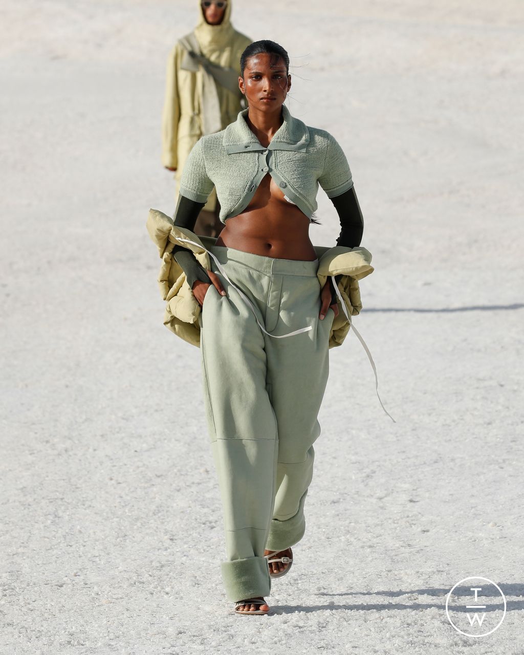 Fashion Week Paris Fall/Winter 2022 look 31 from the Jacquemus collection womenswear