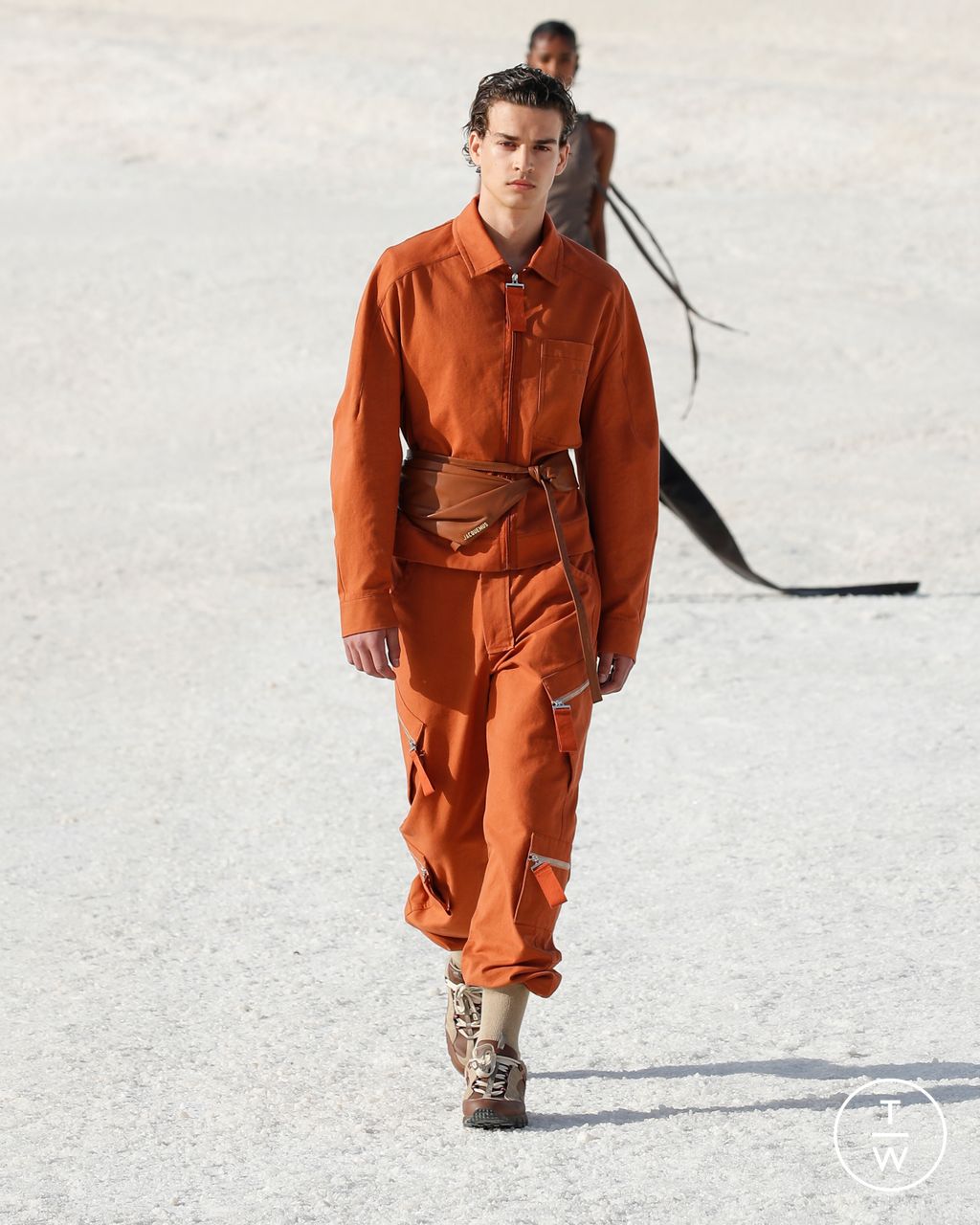 Fashion Week Paris Fall/Winter 2022 look 36 from the Jacquemus collection womenswear
