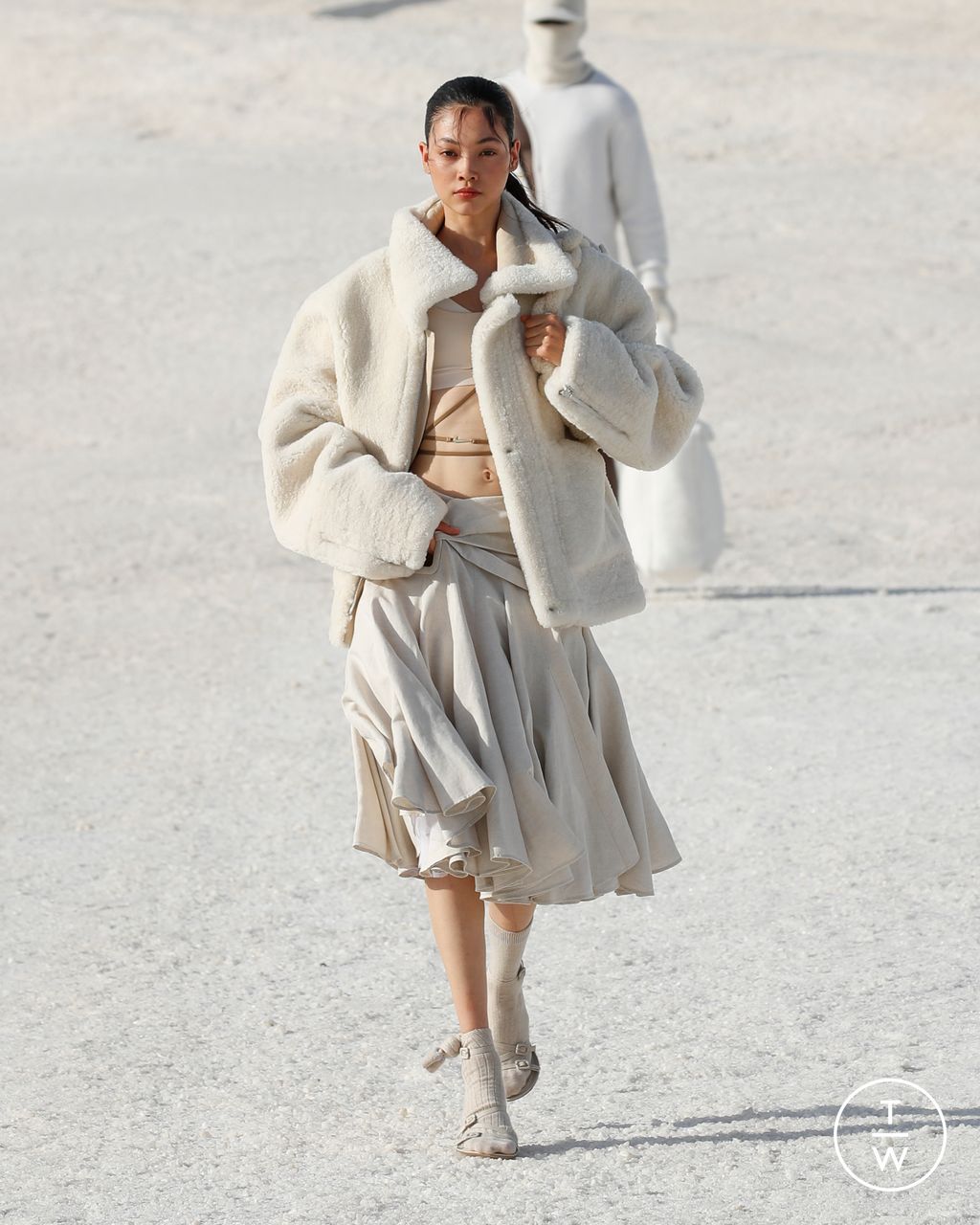 Fashion Week Paris Fall/Winter 2022 look 45 from the Jacquemus collection 女装